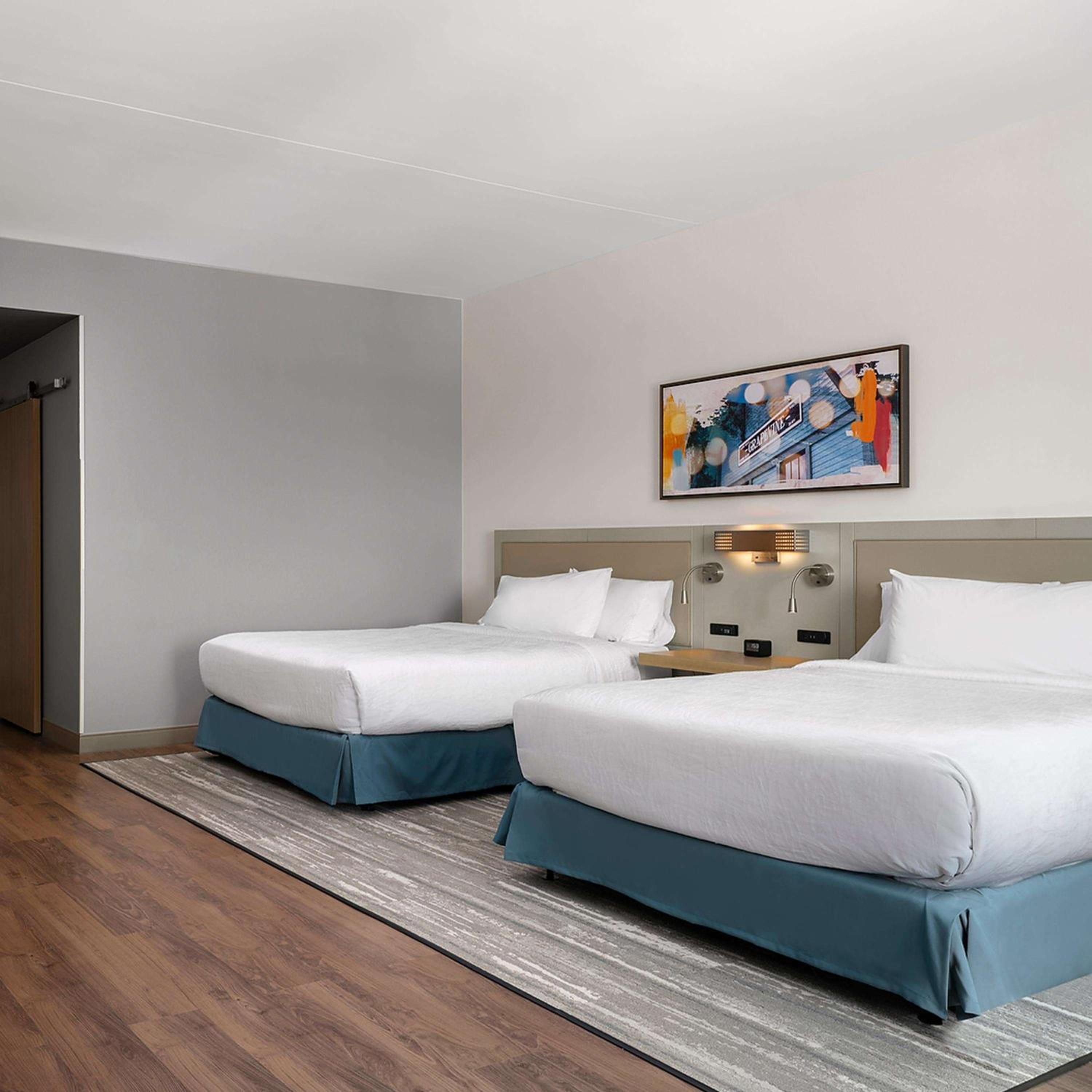 Queen Room with Two Queen Beds - Photo 2