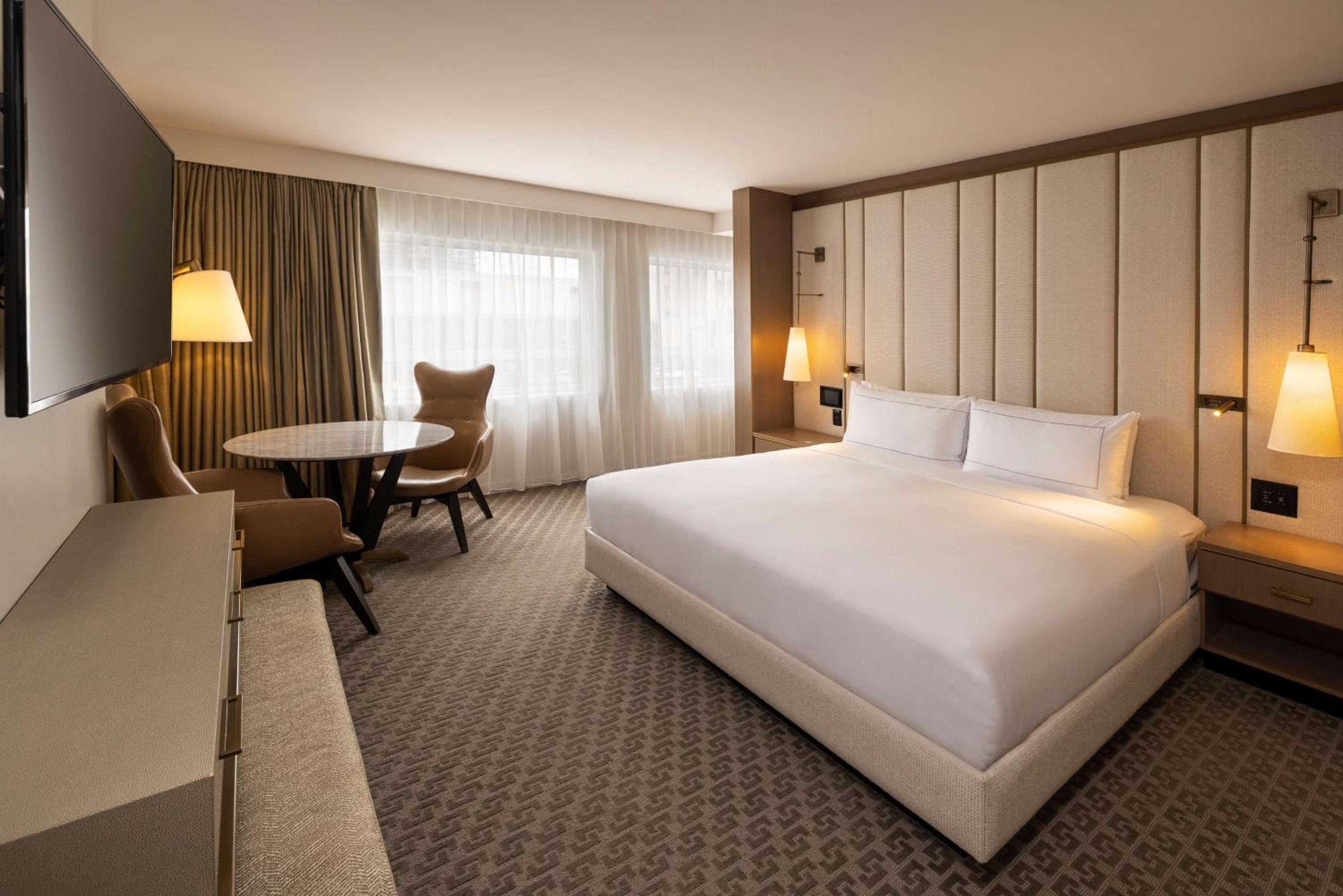 Deluxe King Room - Photo 2