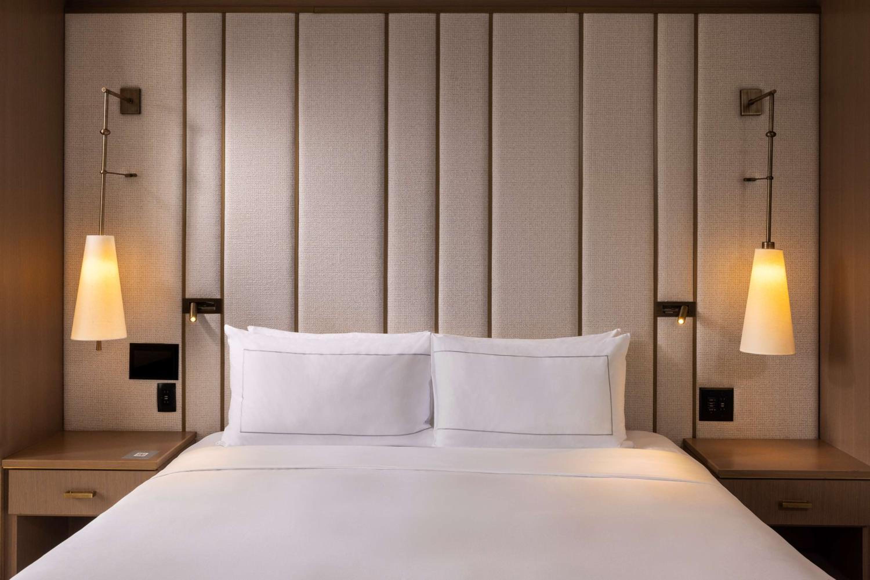 Deluxe King Room - Photo 6