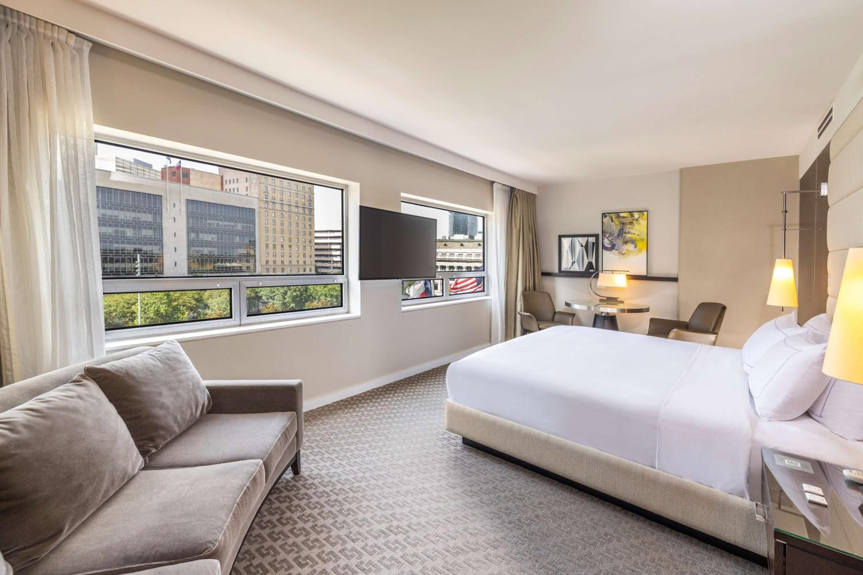 Premium King Room - Photo 7