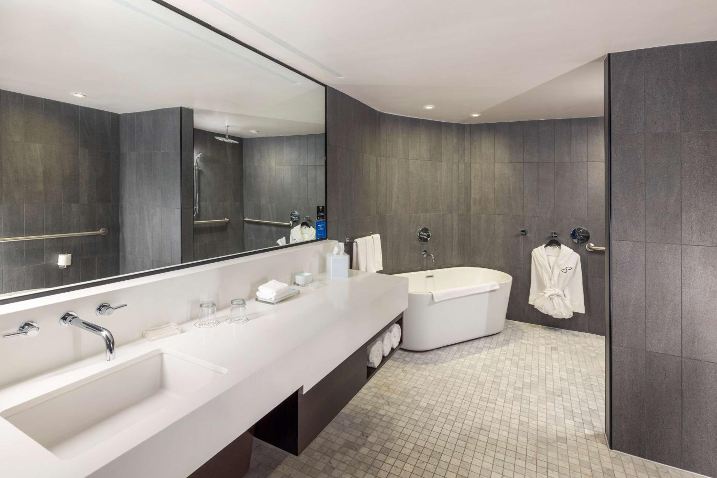 Premium Queen Room with Two Queen Beds - Photo 2