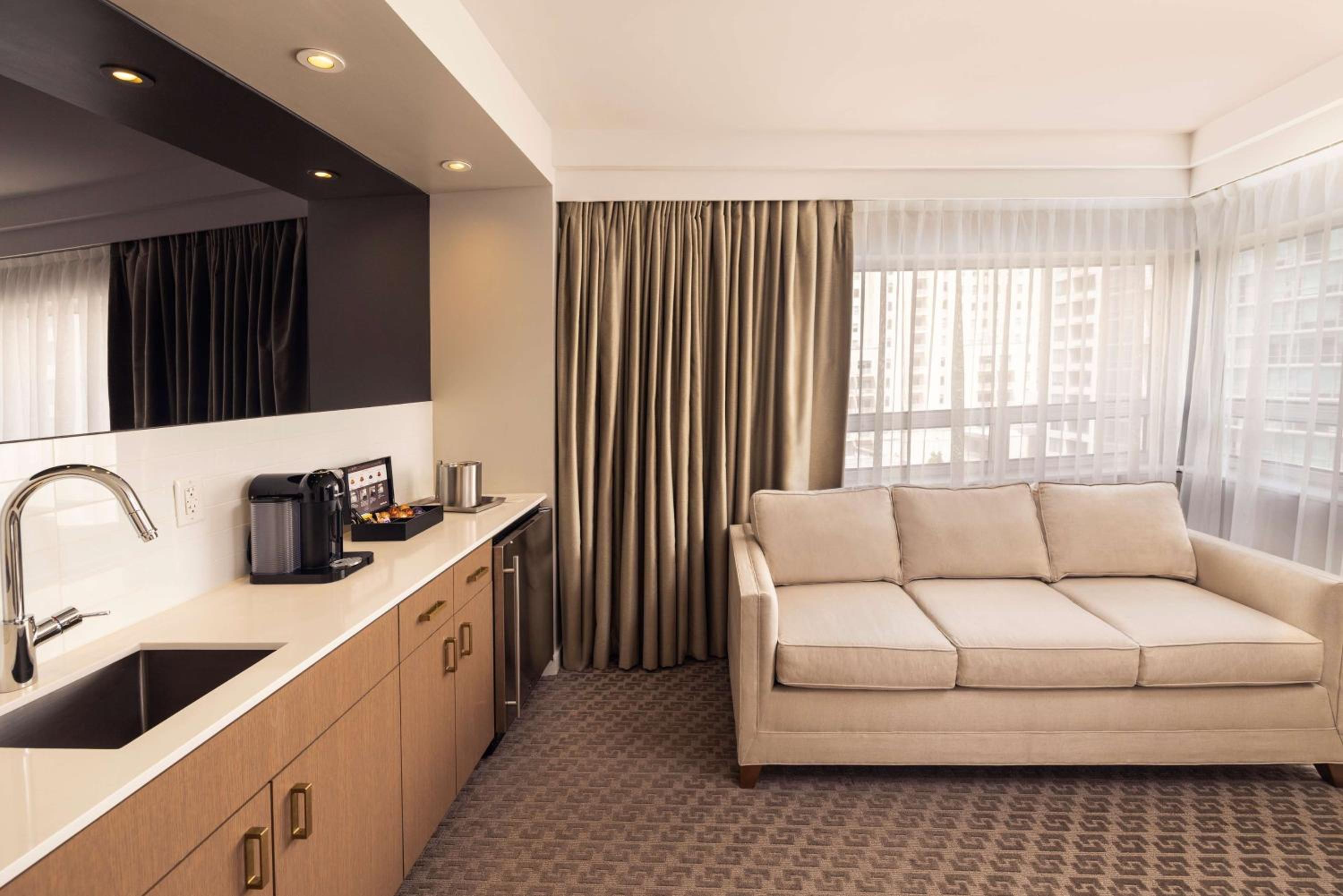 King Room with Living Area - Photo 10