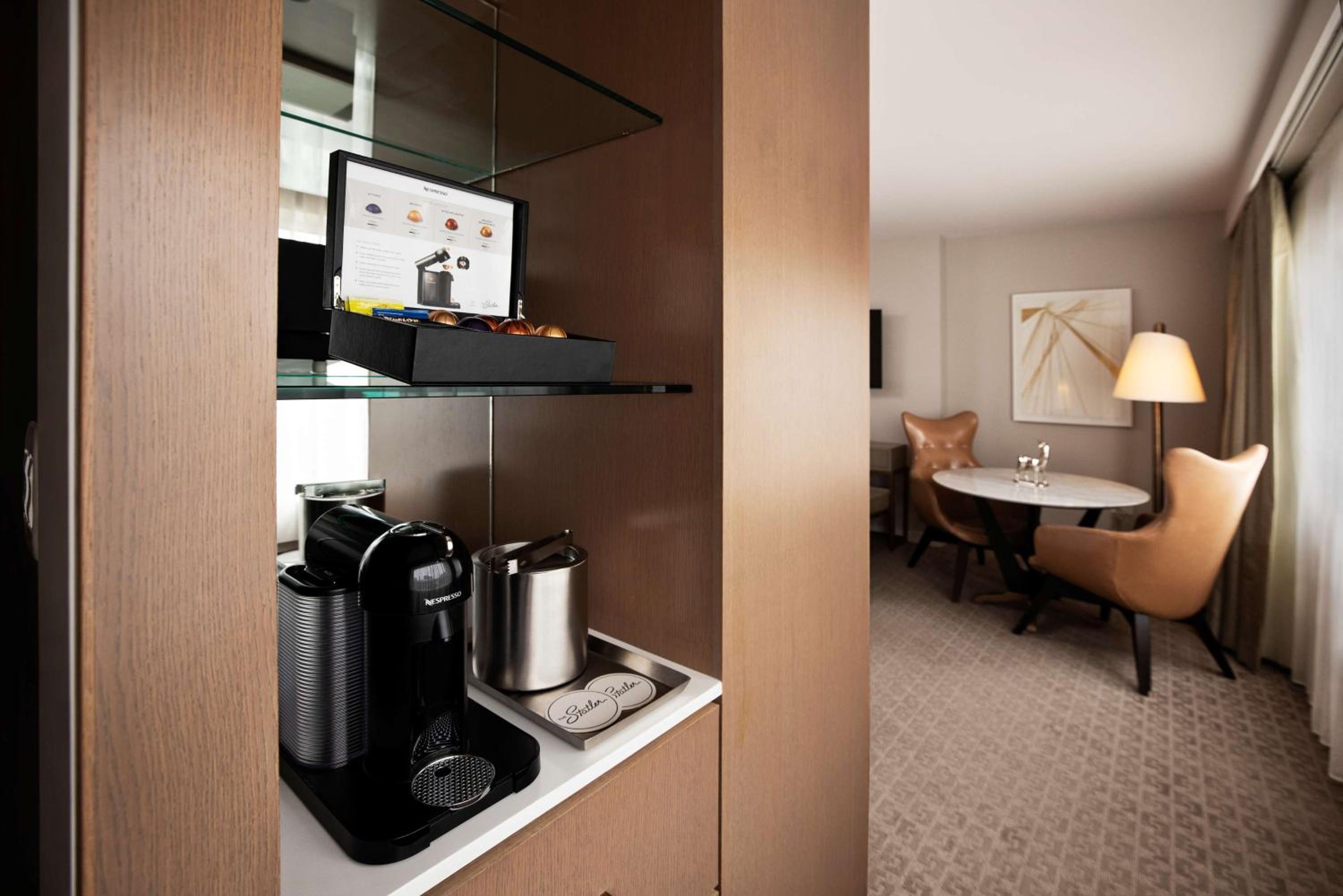 Deluxe King Room - Photo 5