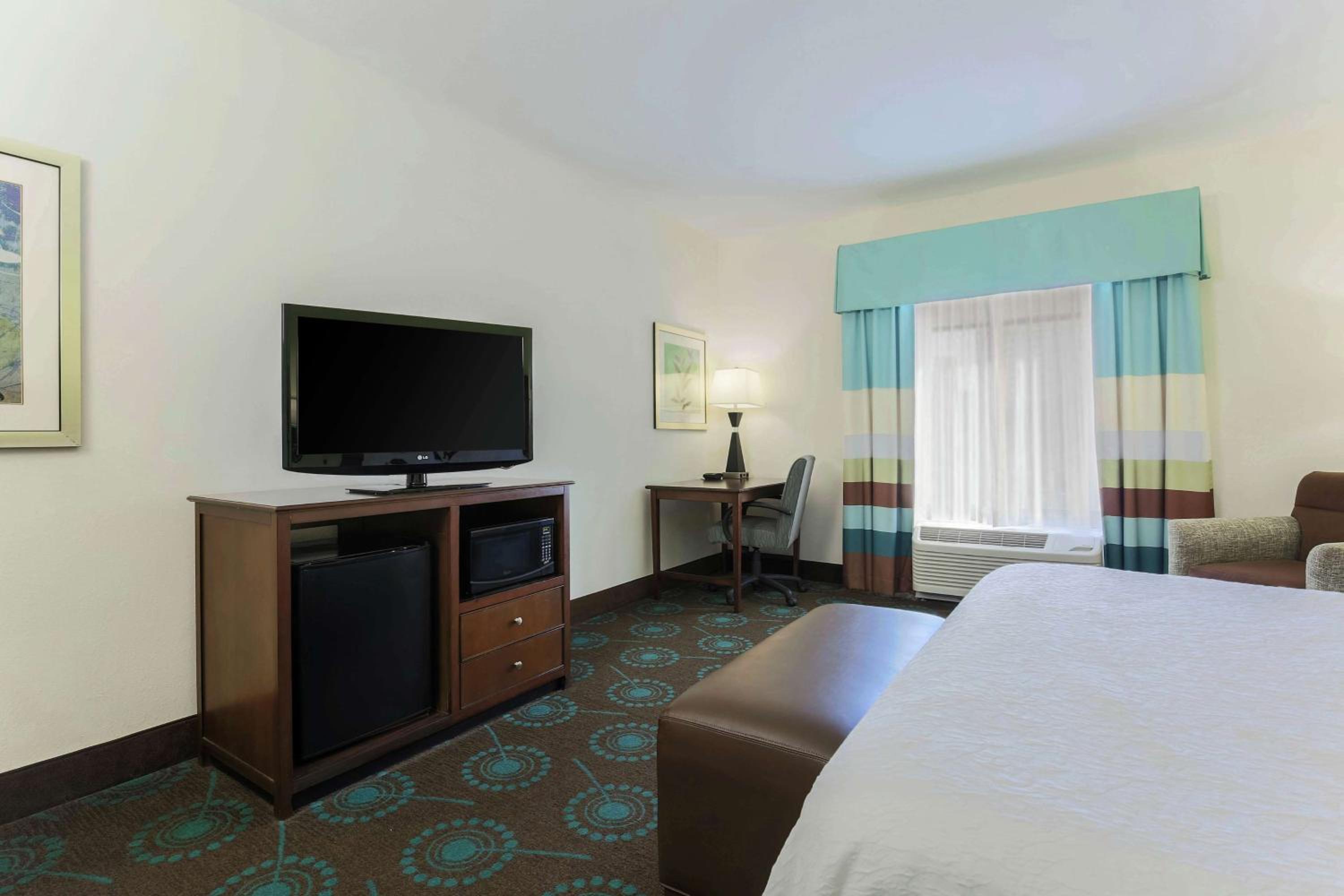 King Room with King Bed - Non-Smoking