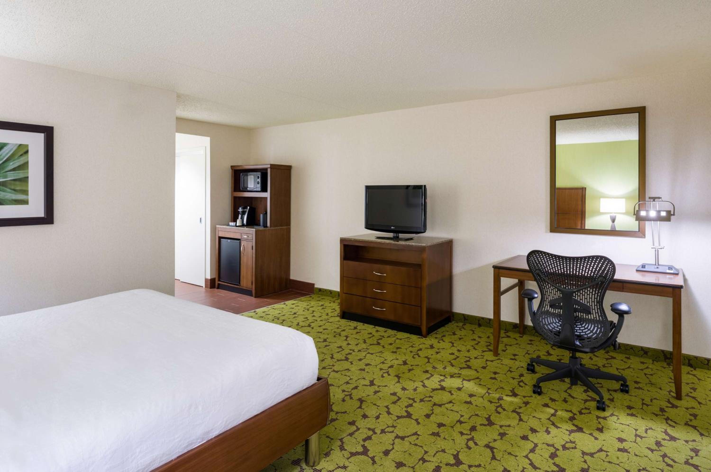 Double Room with Two Double Beds and Roll-In Shower - Mobility and Hearing Access - Photo 2