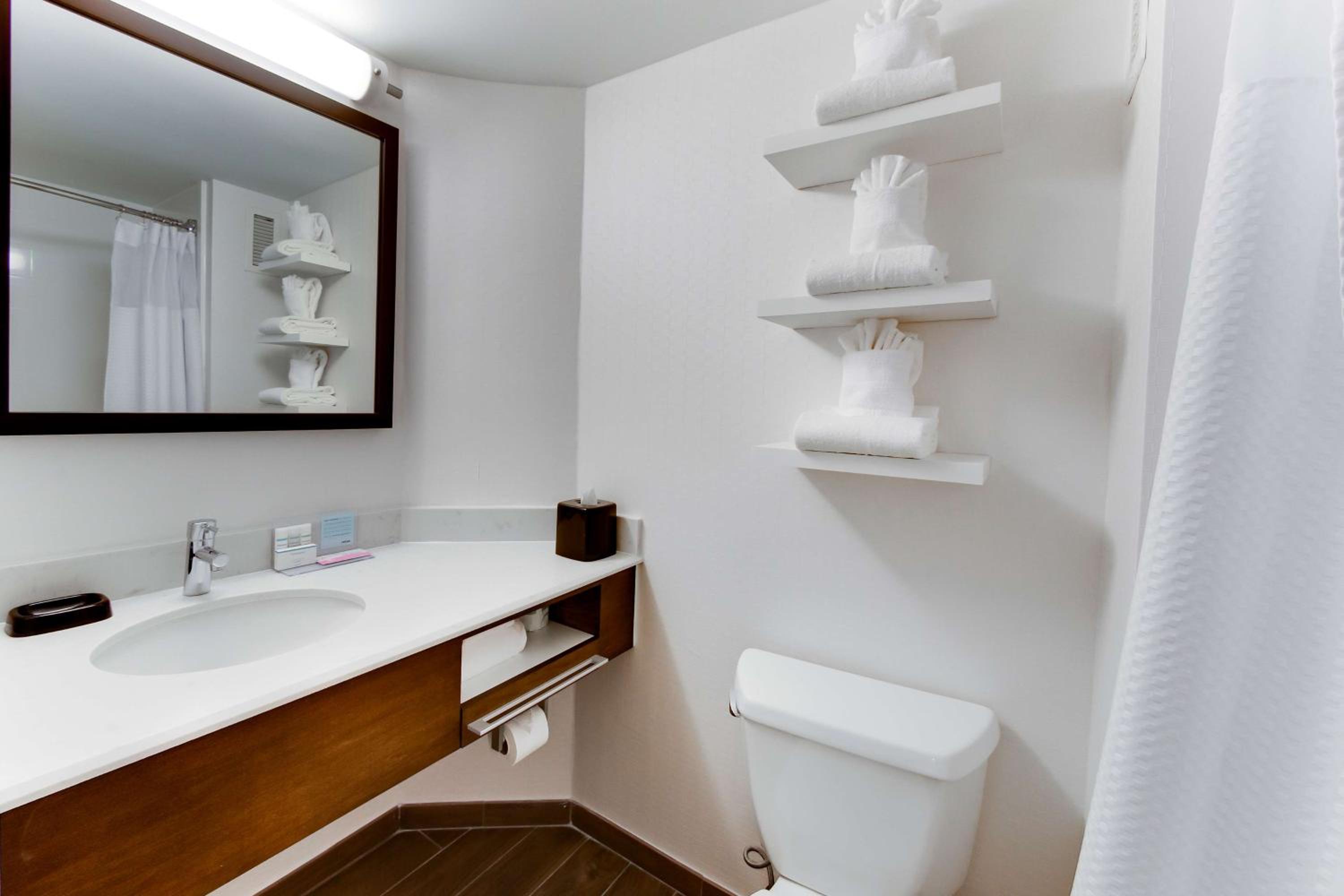 Double Room with Two Double Beds - Hearing Access - Photo 2