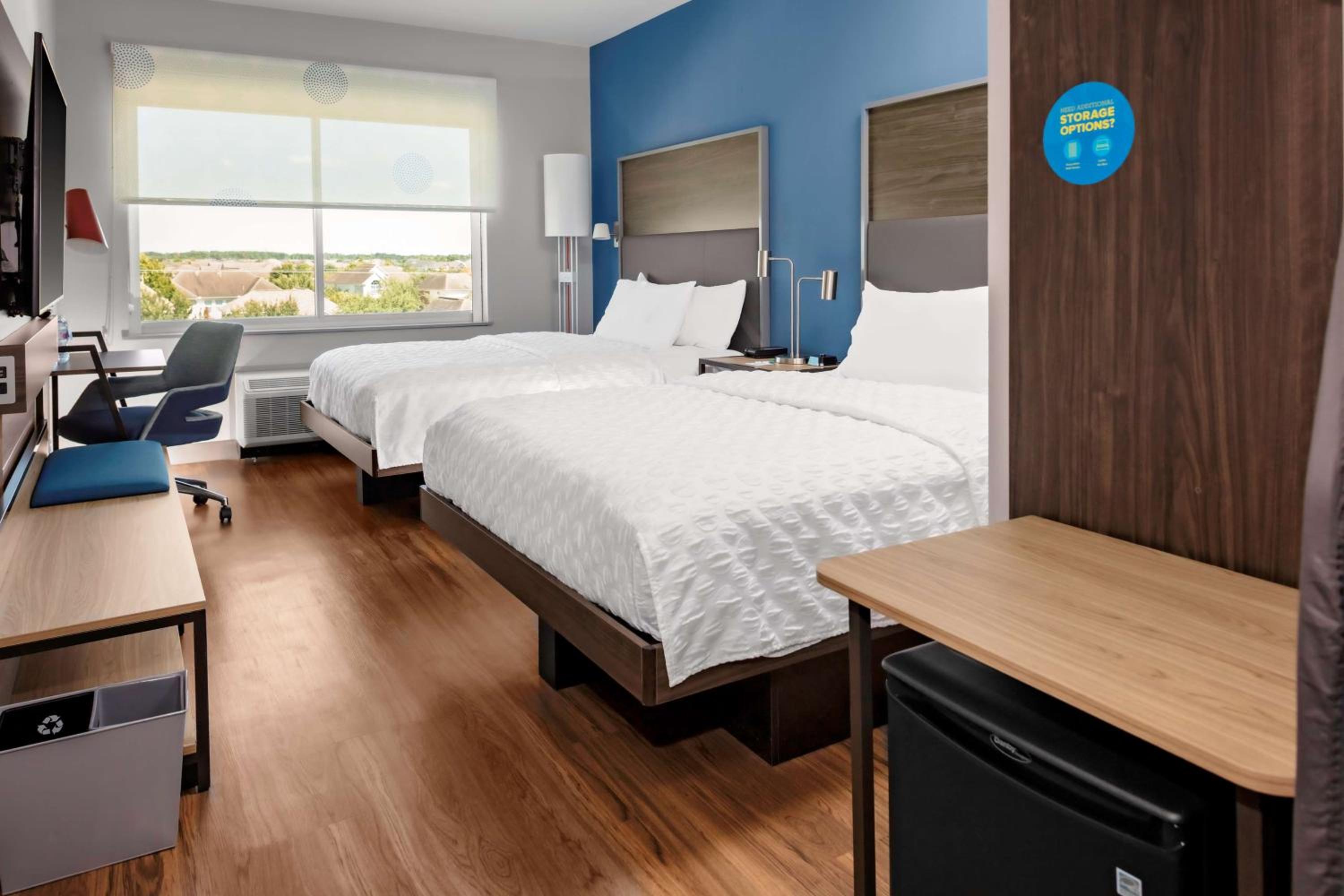 Queen Room with Two Queen Beds photo 2