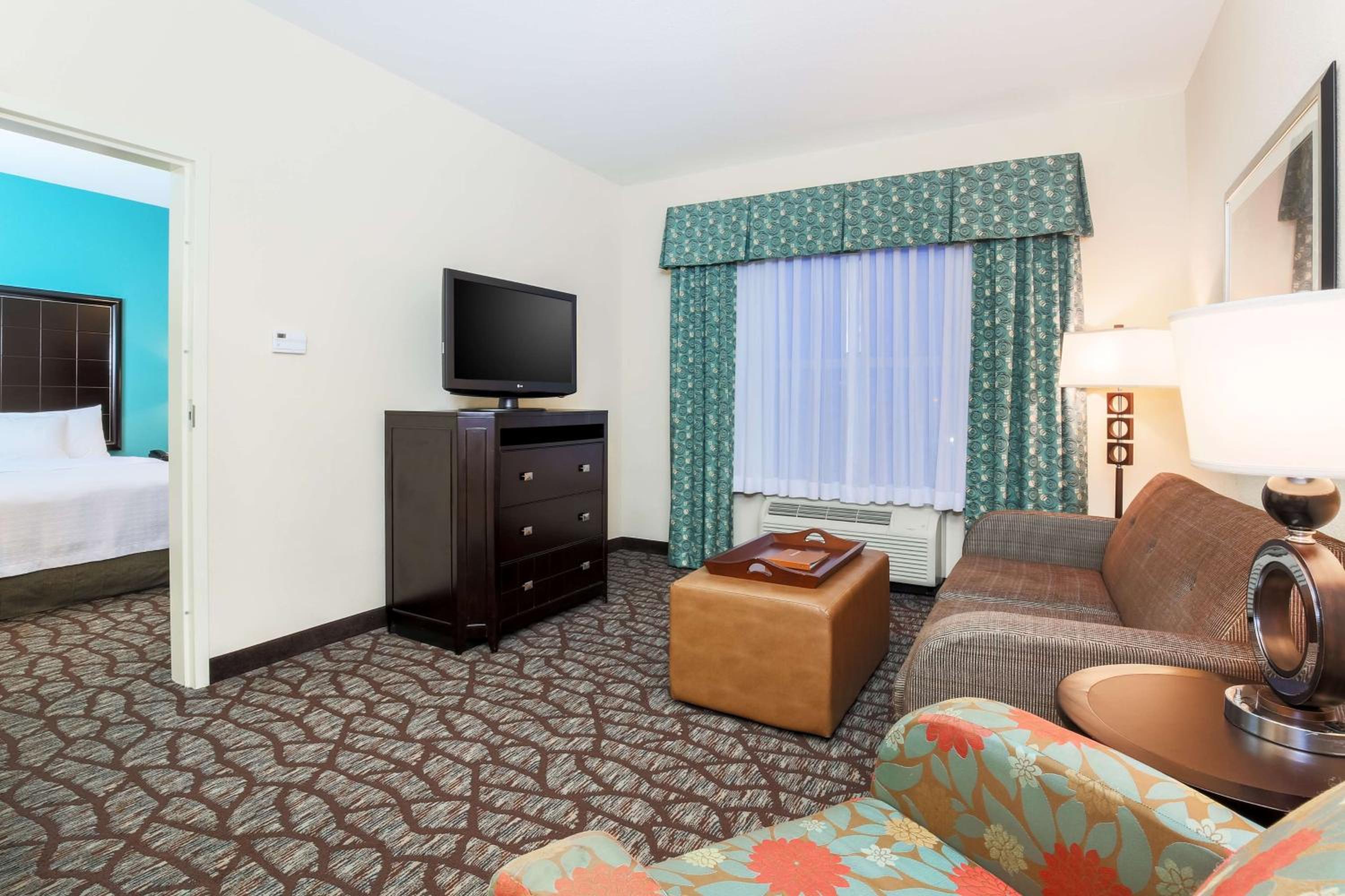 Suite with Two Queen Beds and Tub - Mobility and Hearing Access/Non-Smoking photo 2