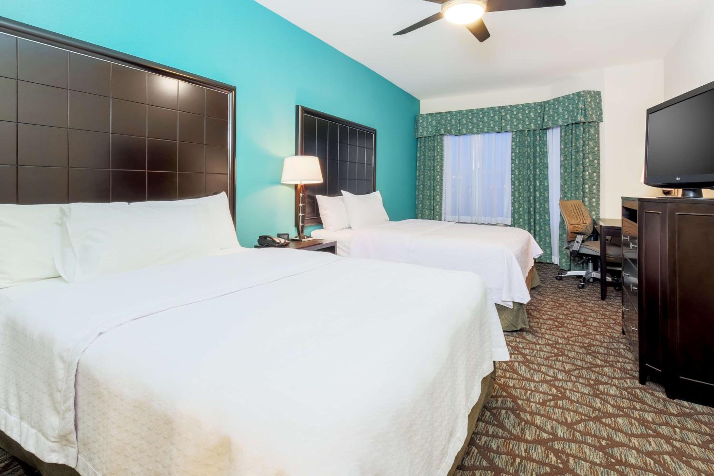 Suite with Two Queen Beds and Tub - Mobility and Hearing Access/Non-Smoking photo 3