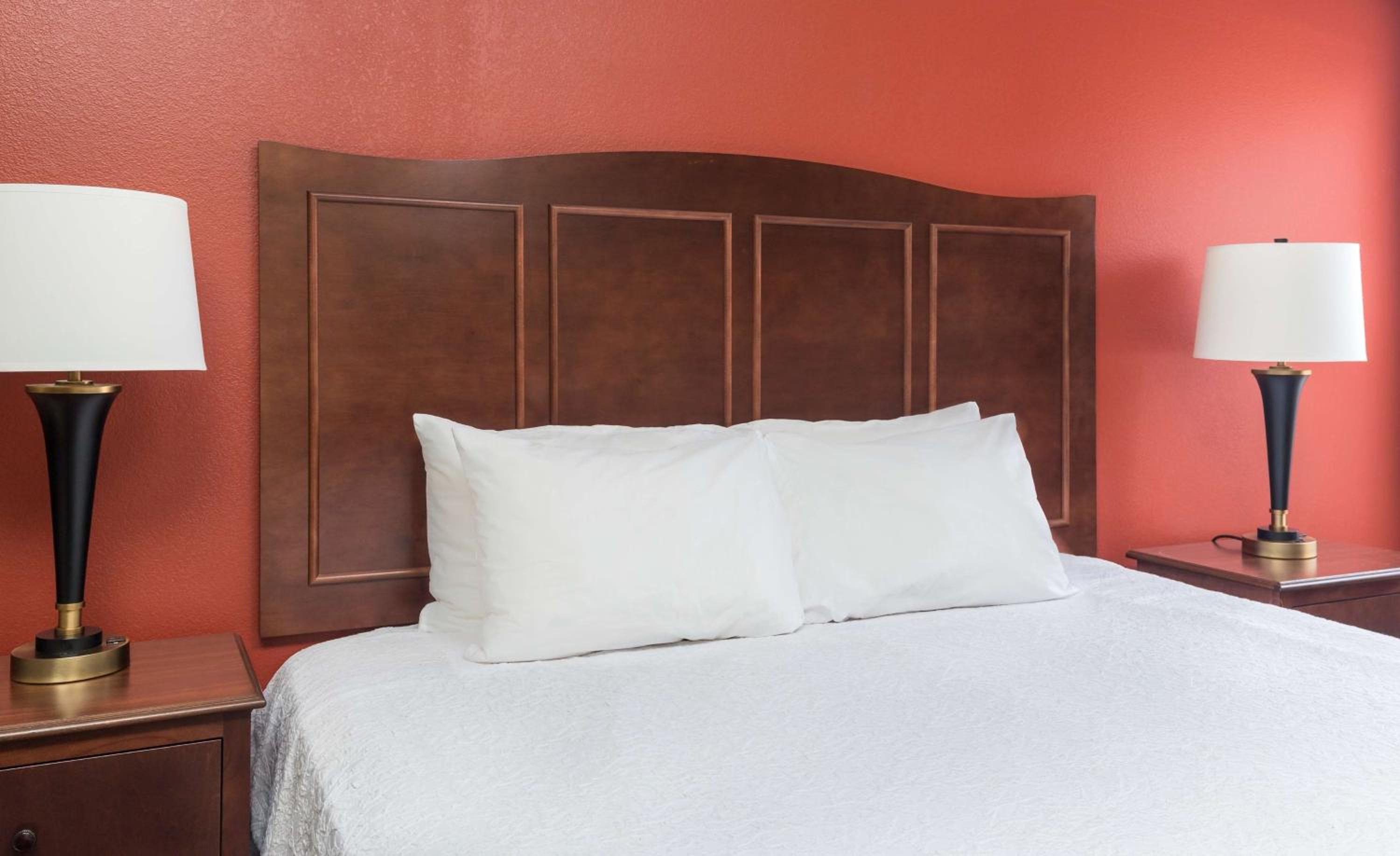 King Room with King Bed - Non-Smoking - Photo 1