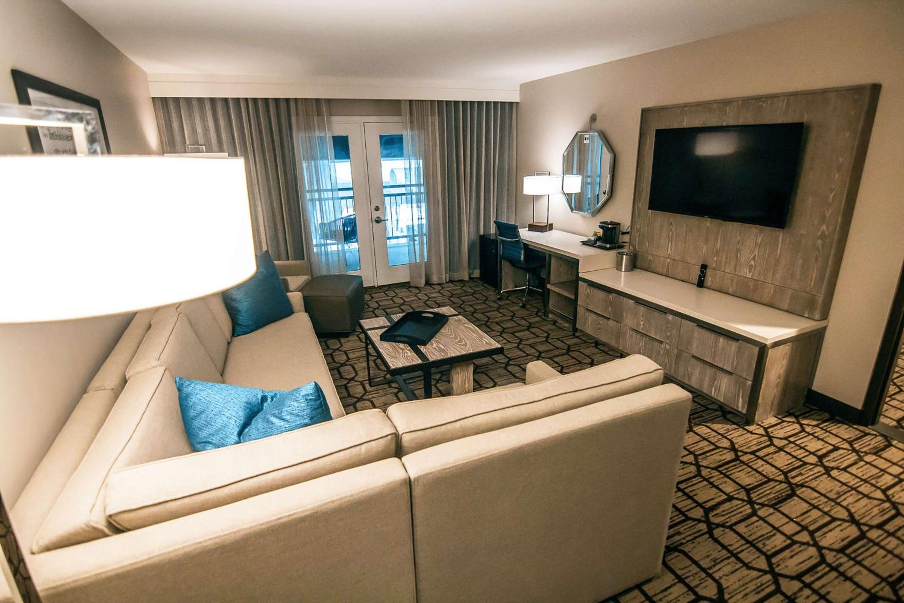 Two-Bedroom King Suite with Pool View - Photo 5
