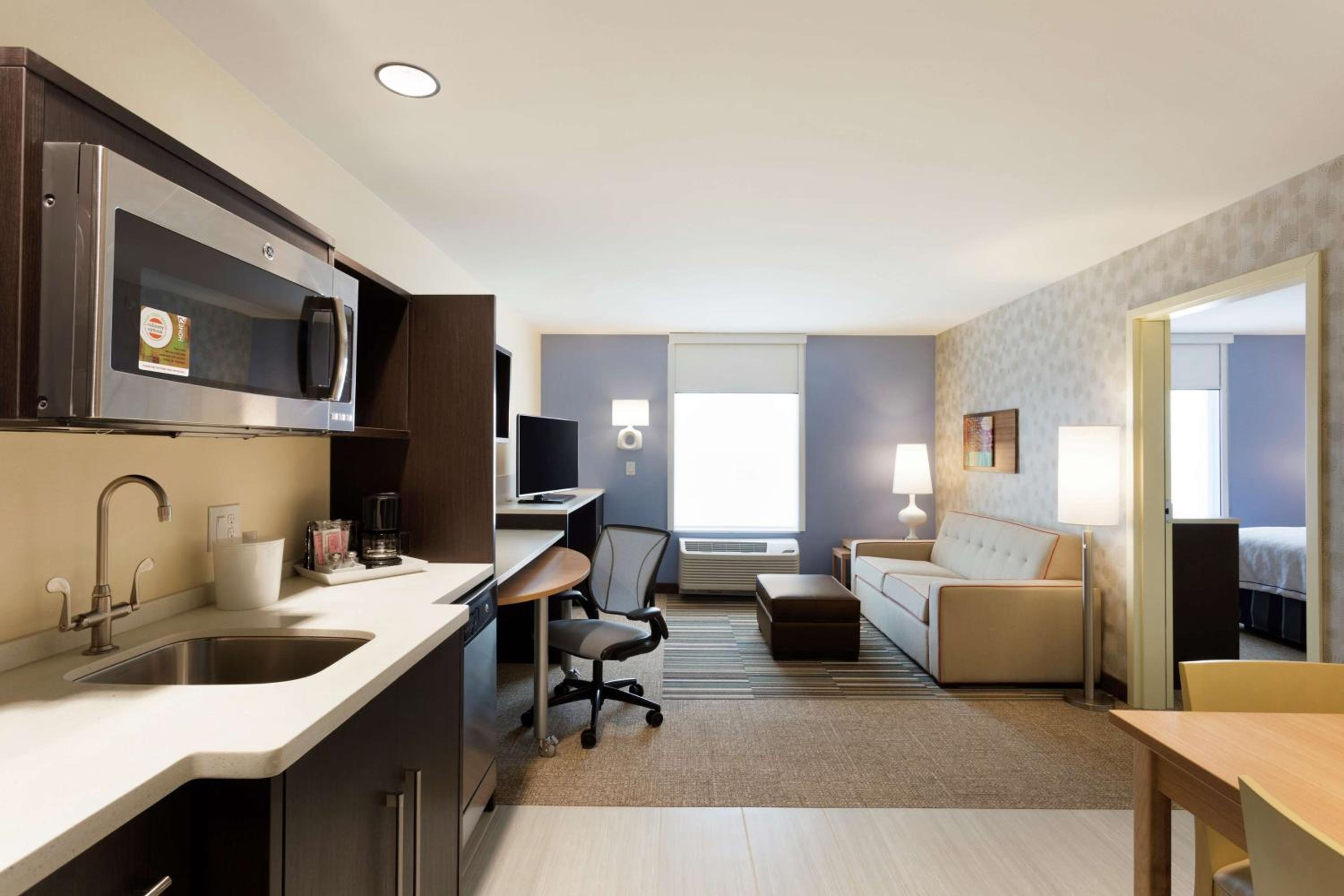 One-Bedroom King Suite - Non-Smoking photo 3
