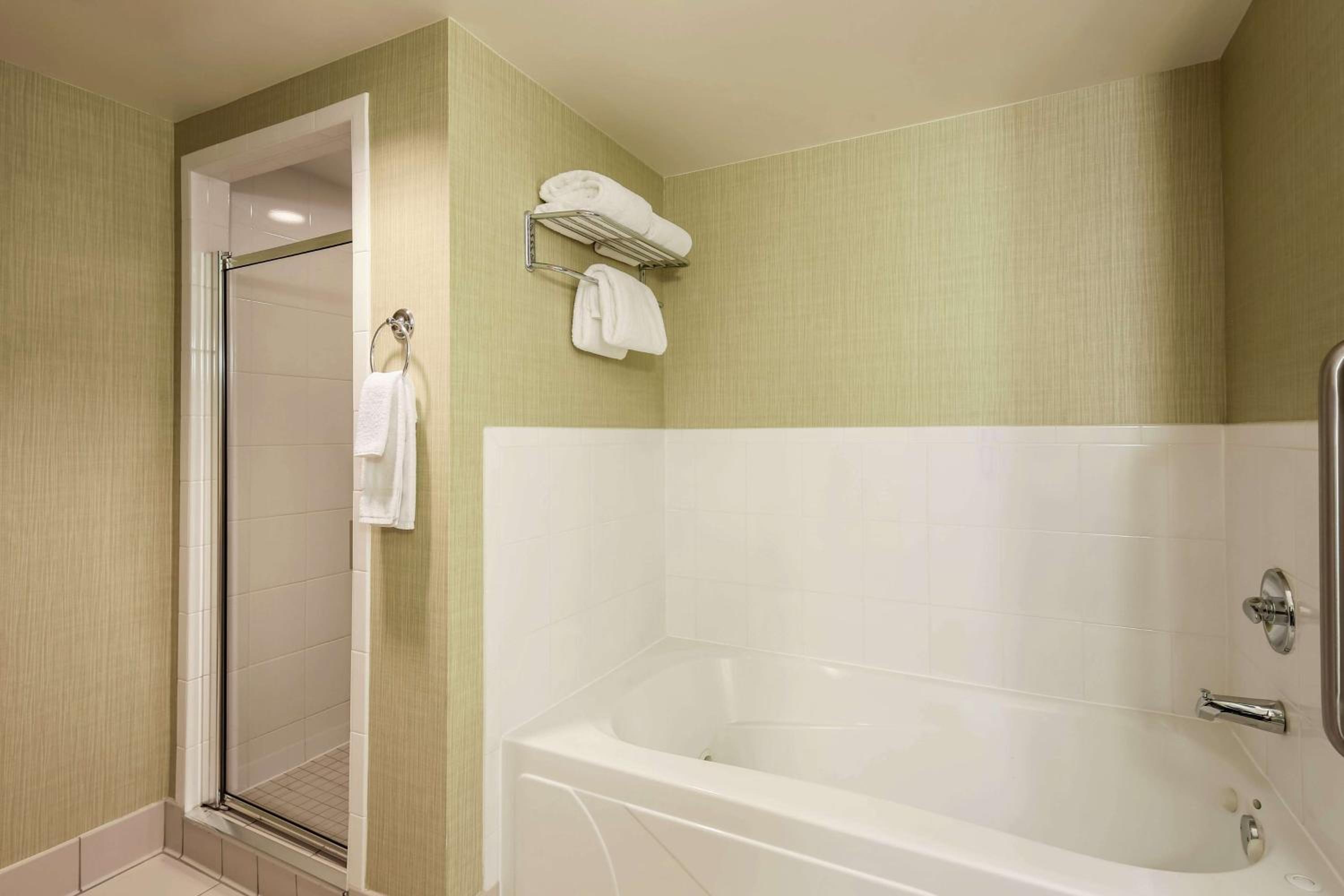 One-Bedroom King Suite with Sofa Bed - Photo 3