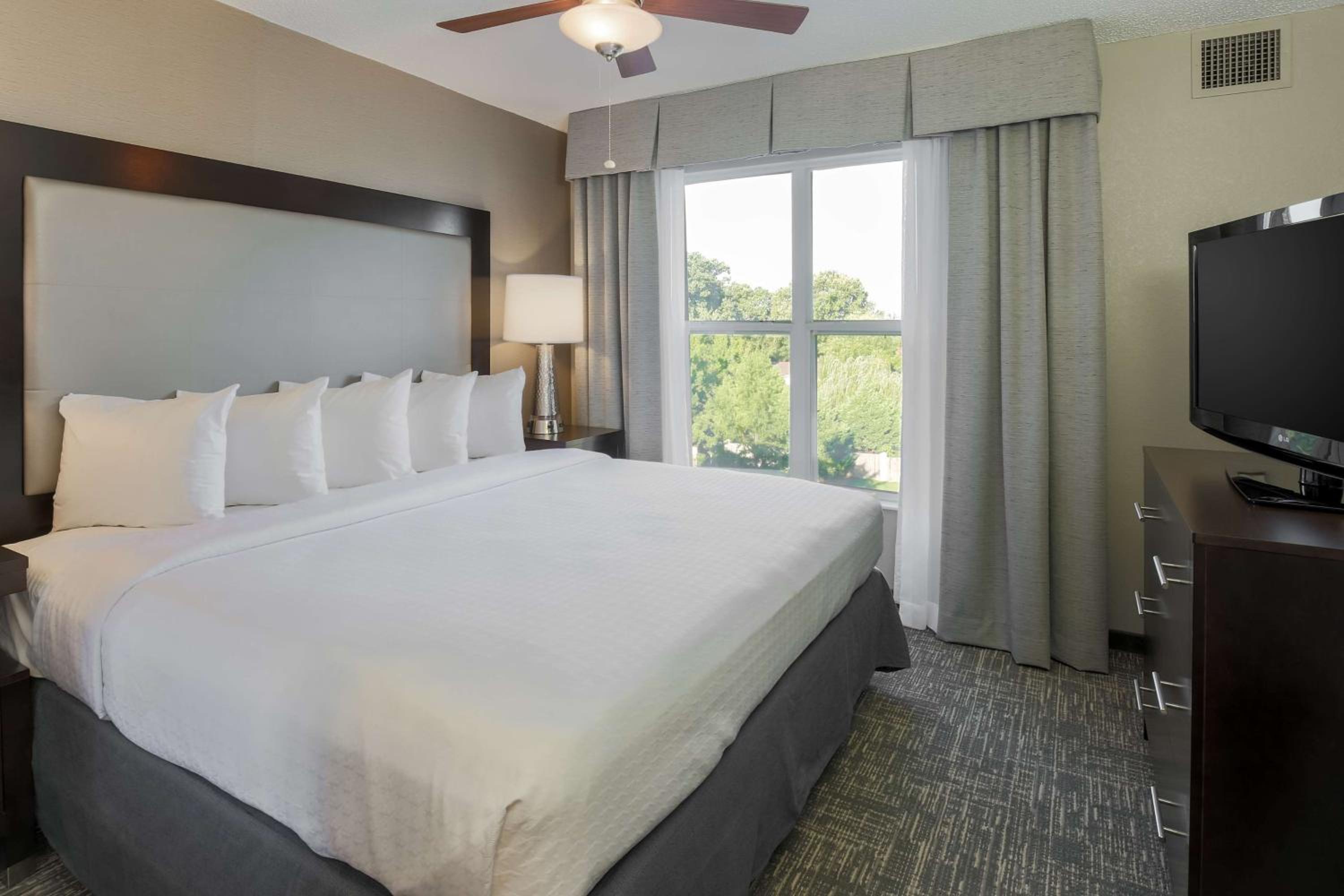 One-Bedroom King Suite - Non-Smoking - Photo 4