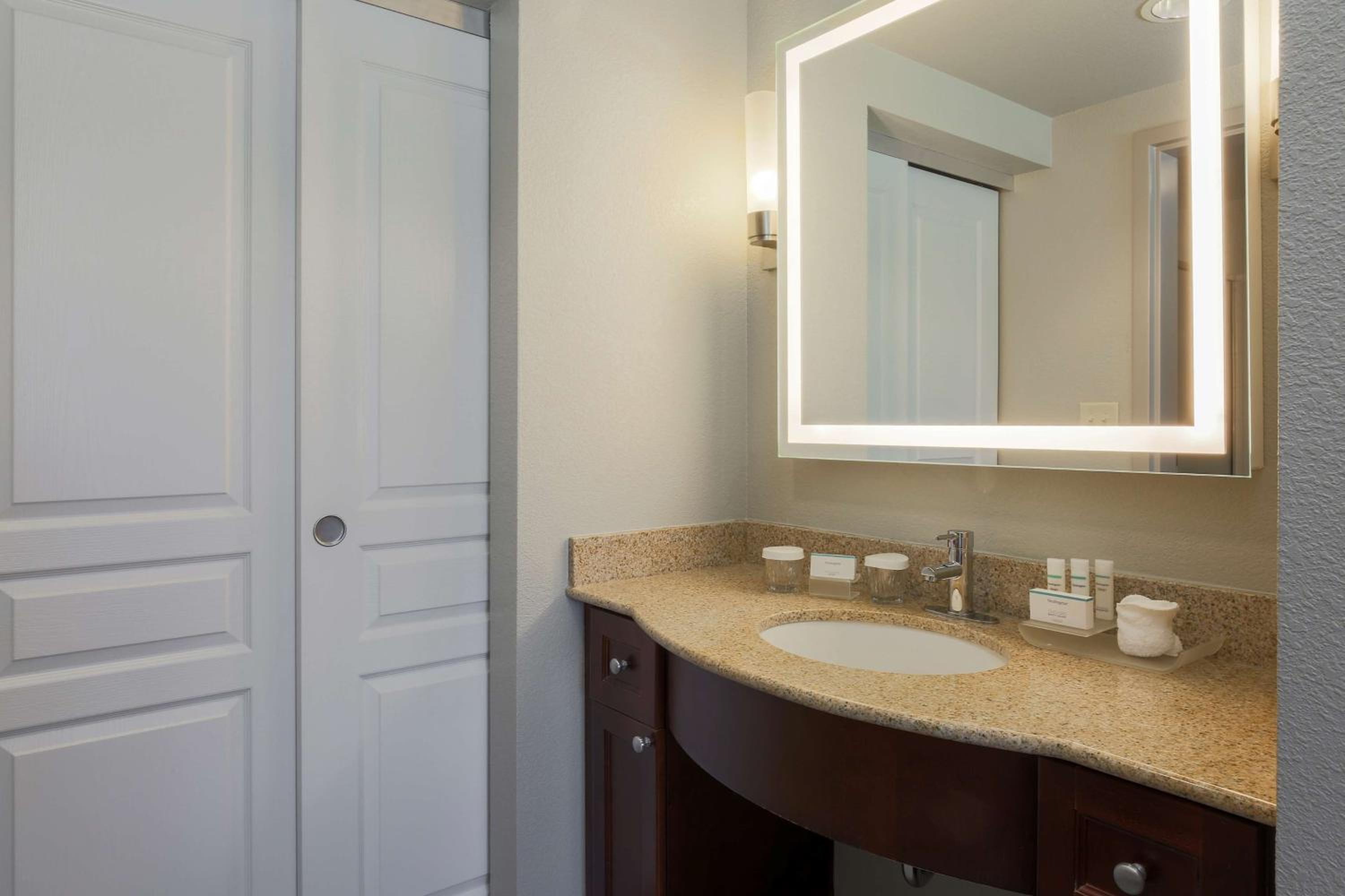 One-Bedroom King Suite - Non-Smoking - Photo 3