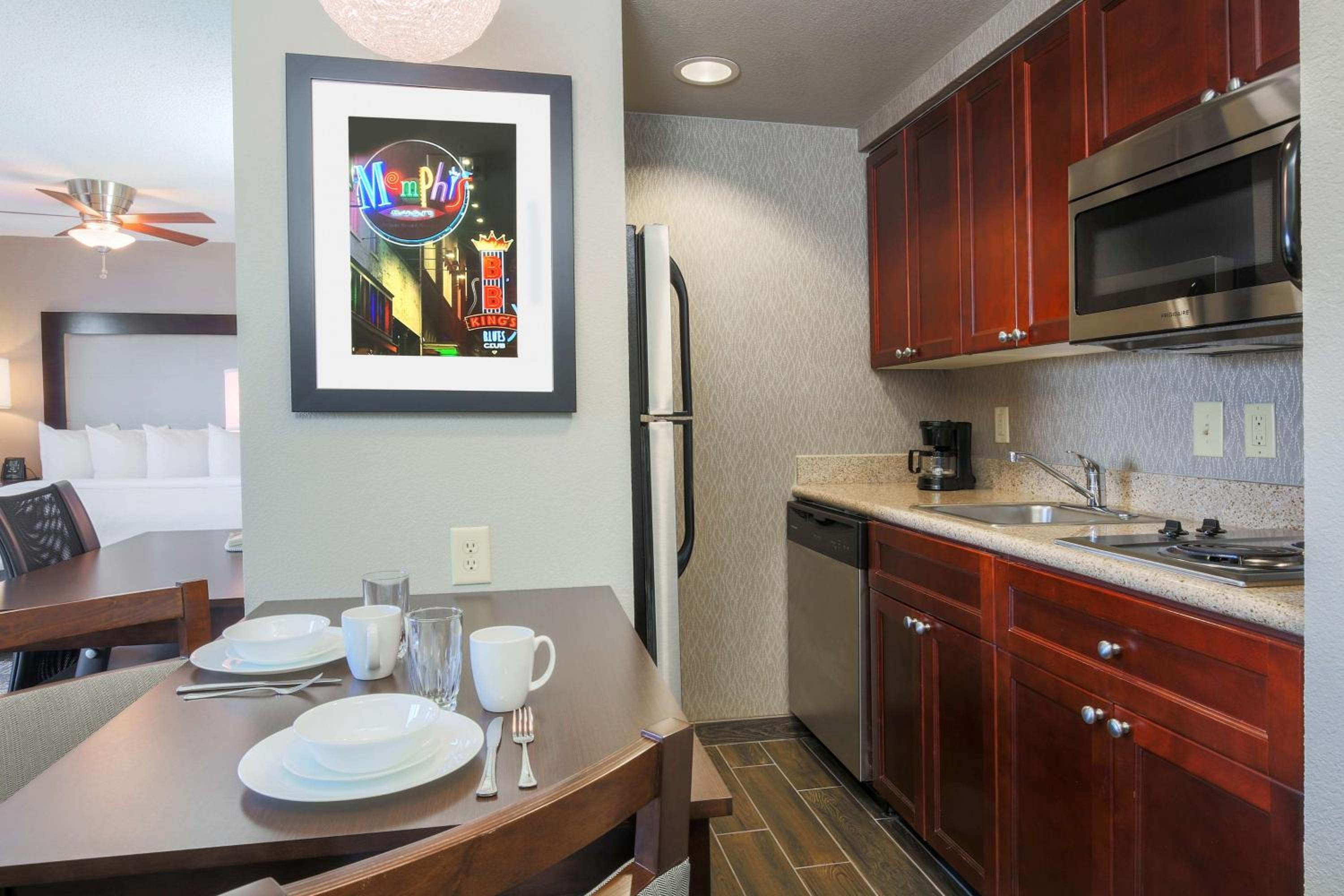 One-Bedroom King Suite - Non-Smoking - Photo 2