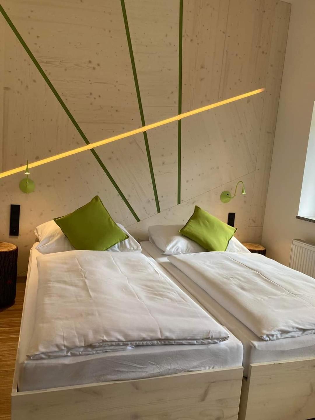 Twin Room with Private Bathroom photo 2