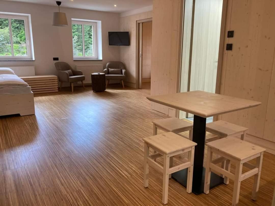 Family Room with Mountain View photo 1