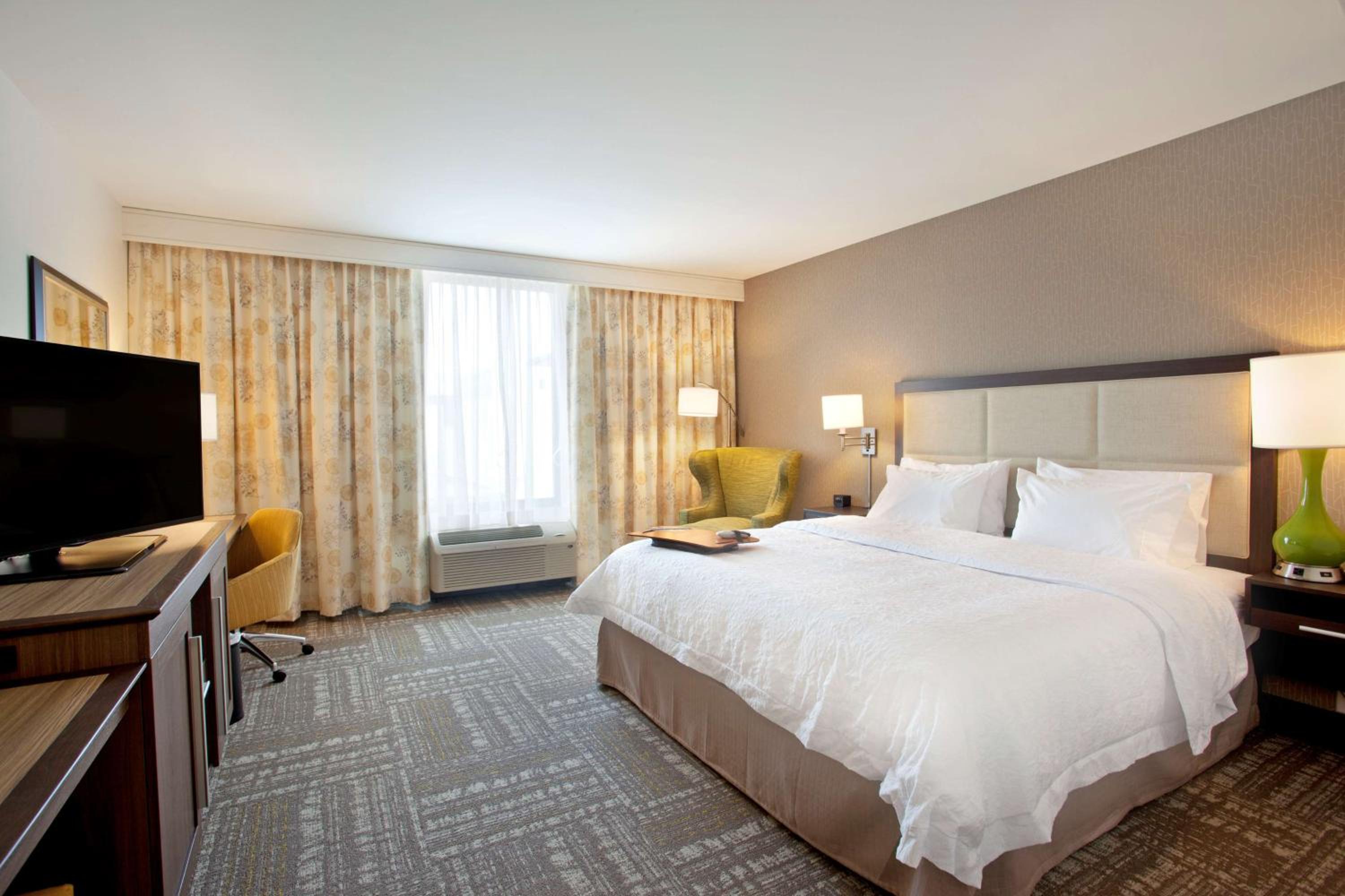 King Room with City View - Non-Smoking