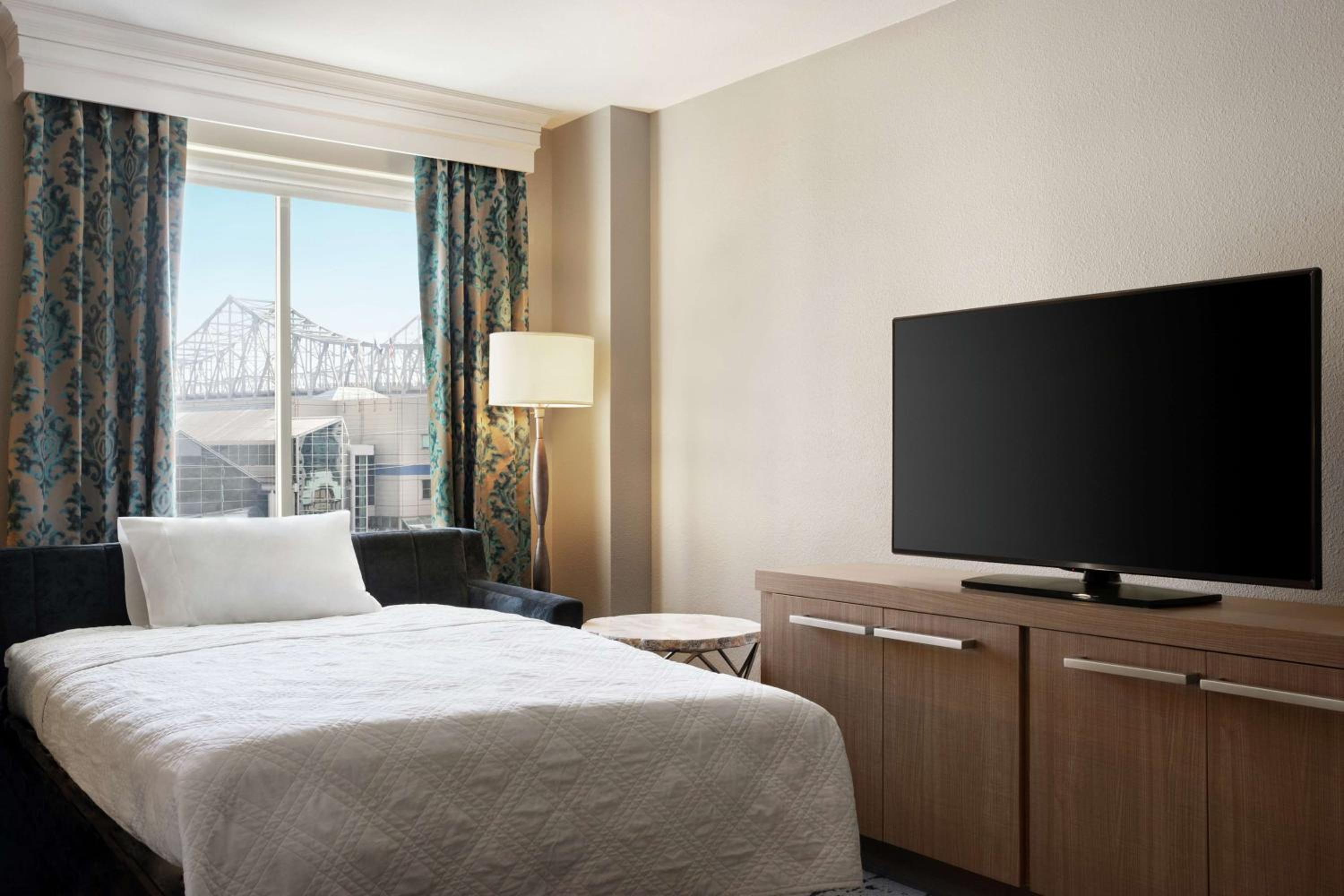 One-Bedroom King Suite - Photo 4