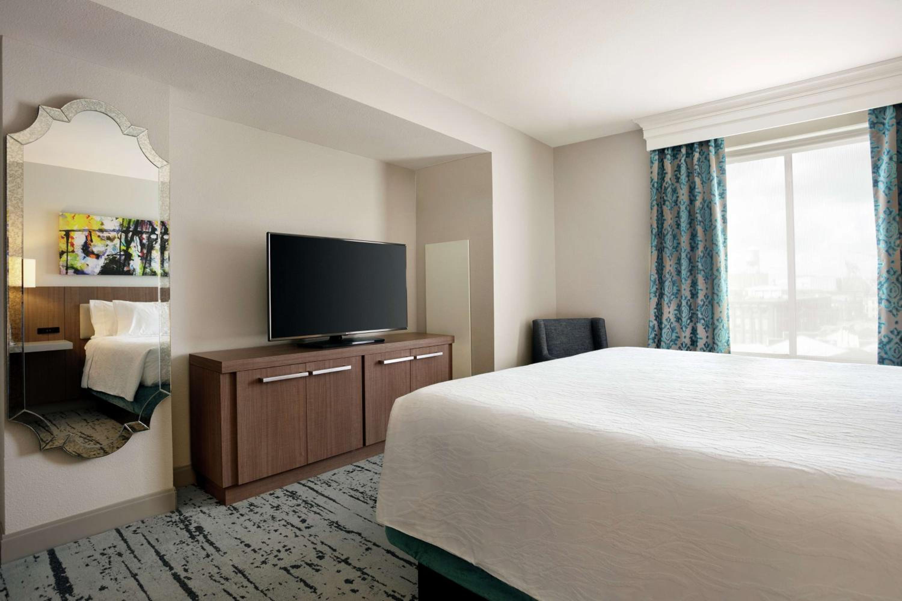 One-Bedroom King Suite - Photo 6