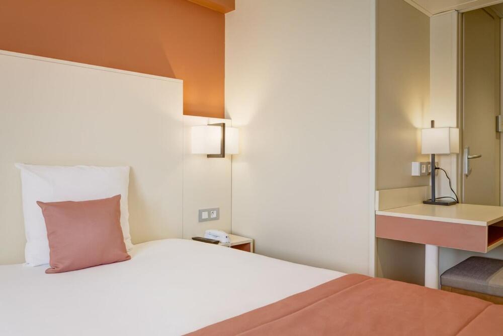 Air-conditioned Single Room