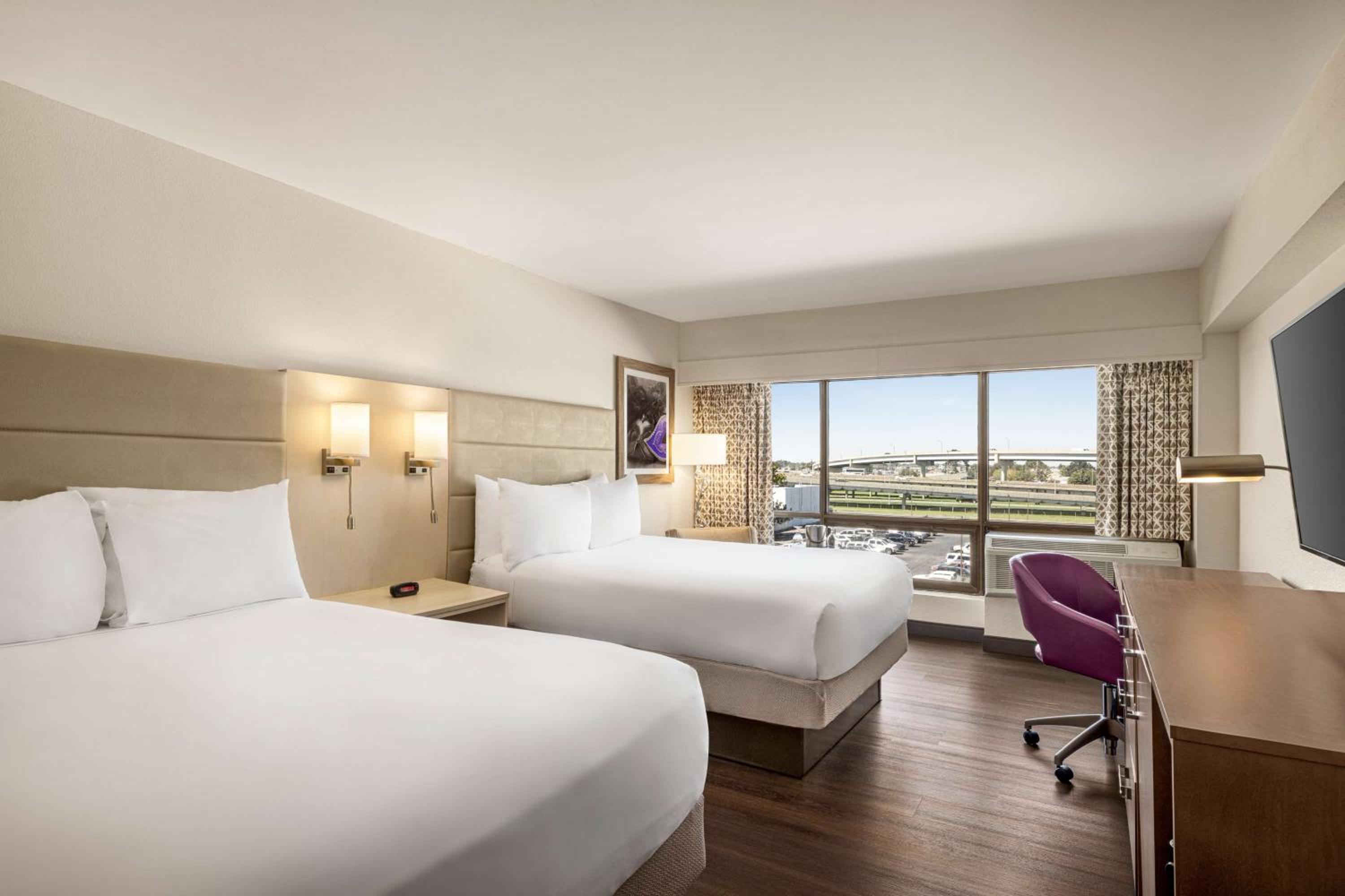 Double Room with Two Double Beds - Non-Smoking - Photo 1