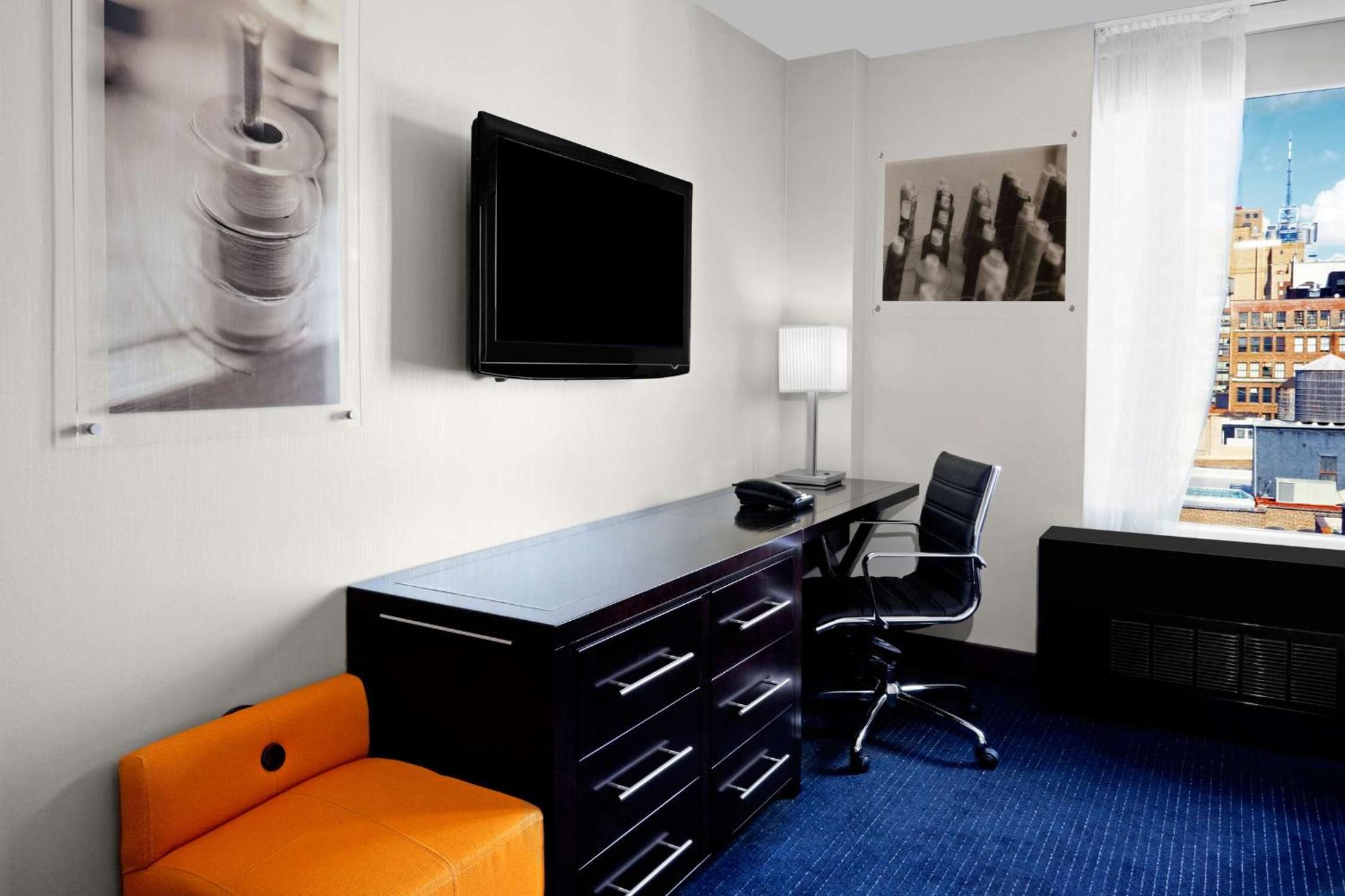 Queen Room with City View