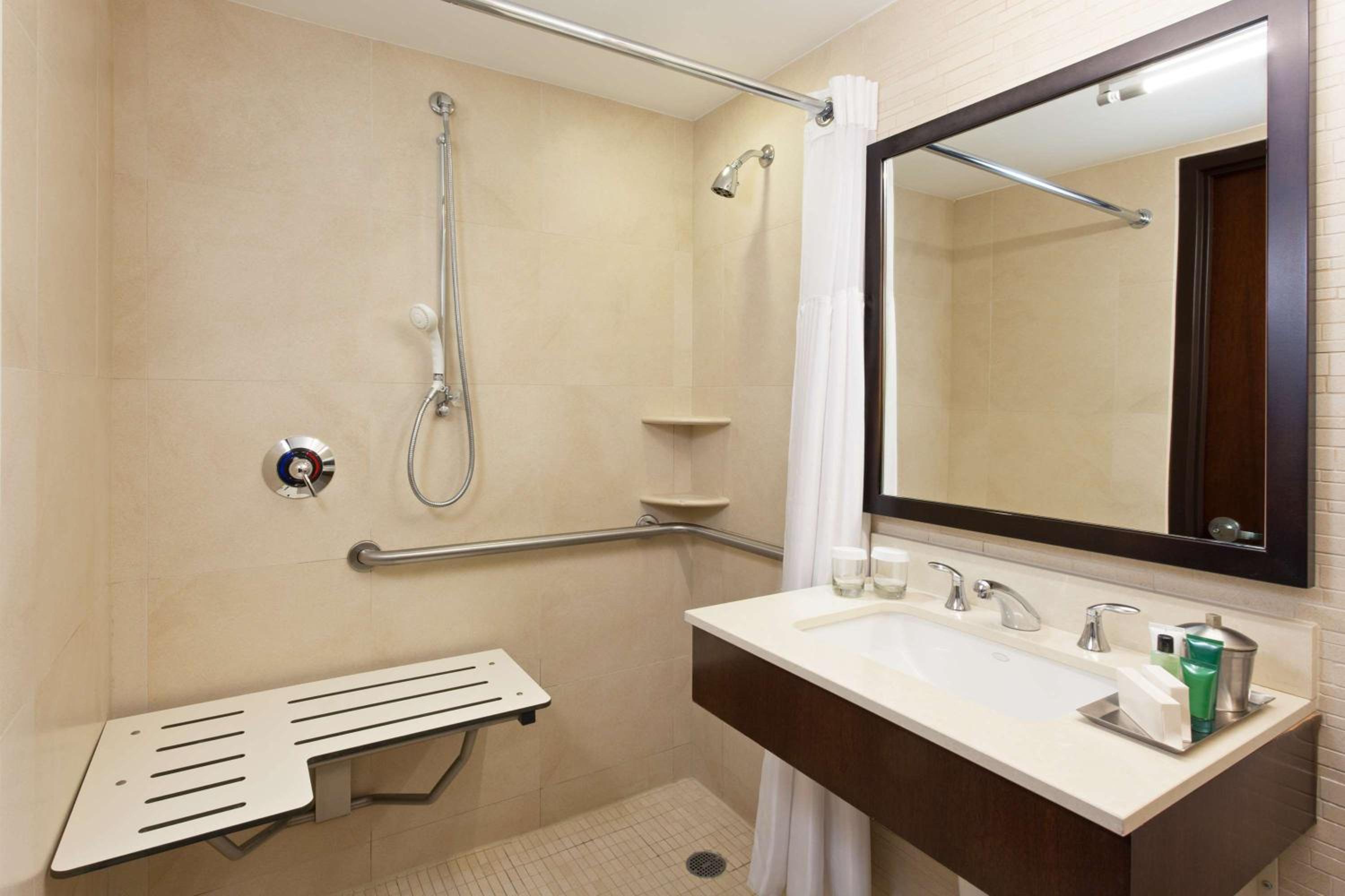 Queen Room with Roll-in Shower - Mobility Accessible