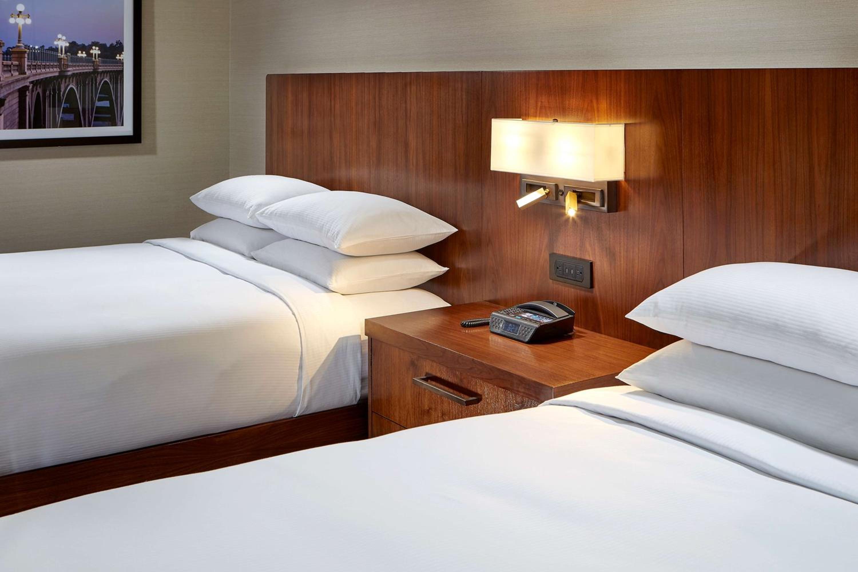 Queen Room with Two Queen Beds - Photo 2
