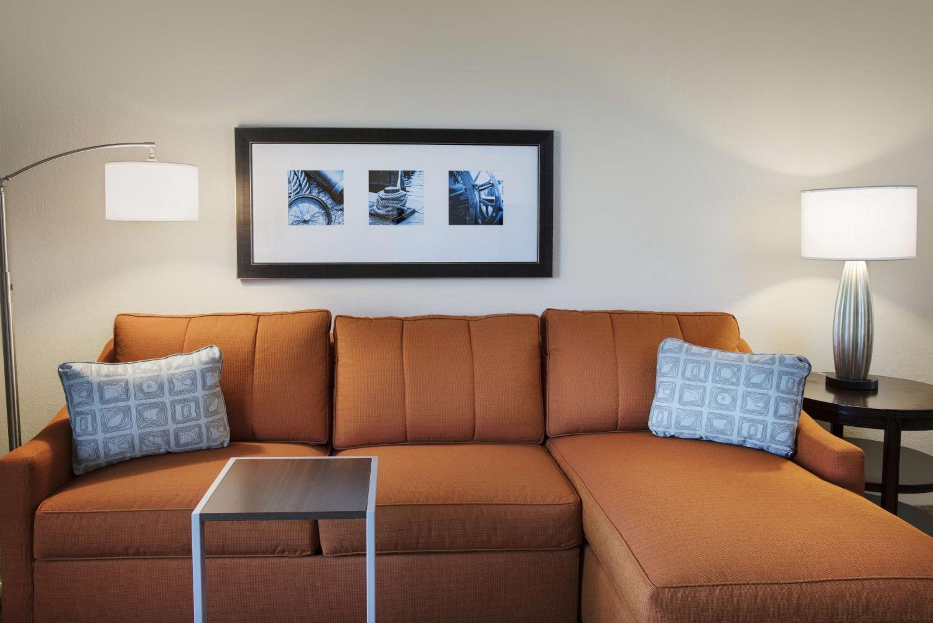 One-Bedroom King Suite - Non-Smoking