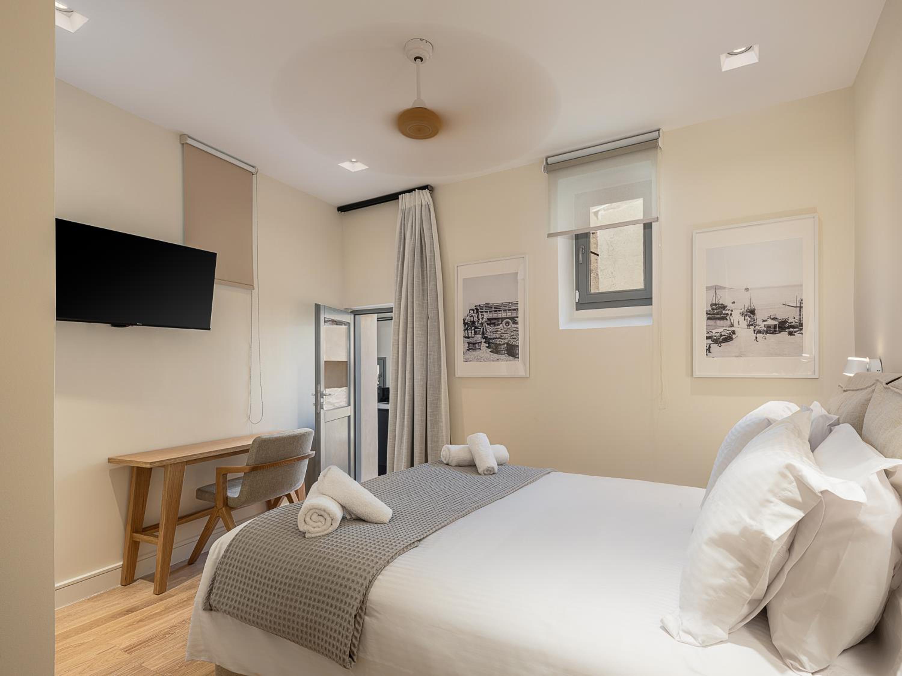 Double Room with Patio photo 1