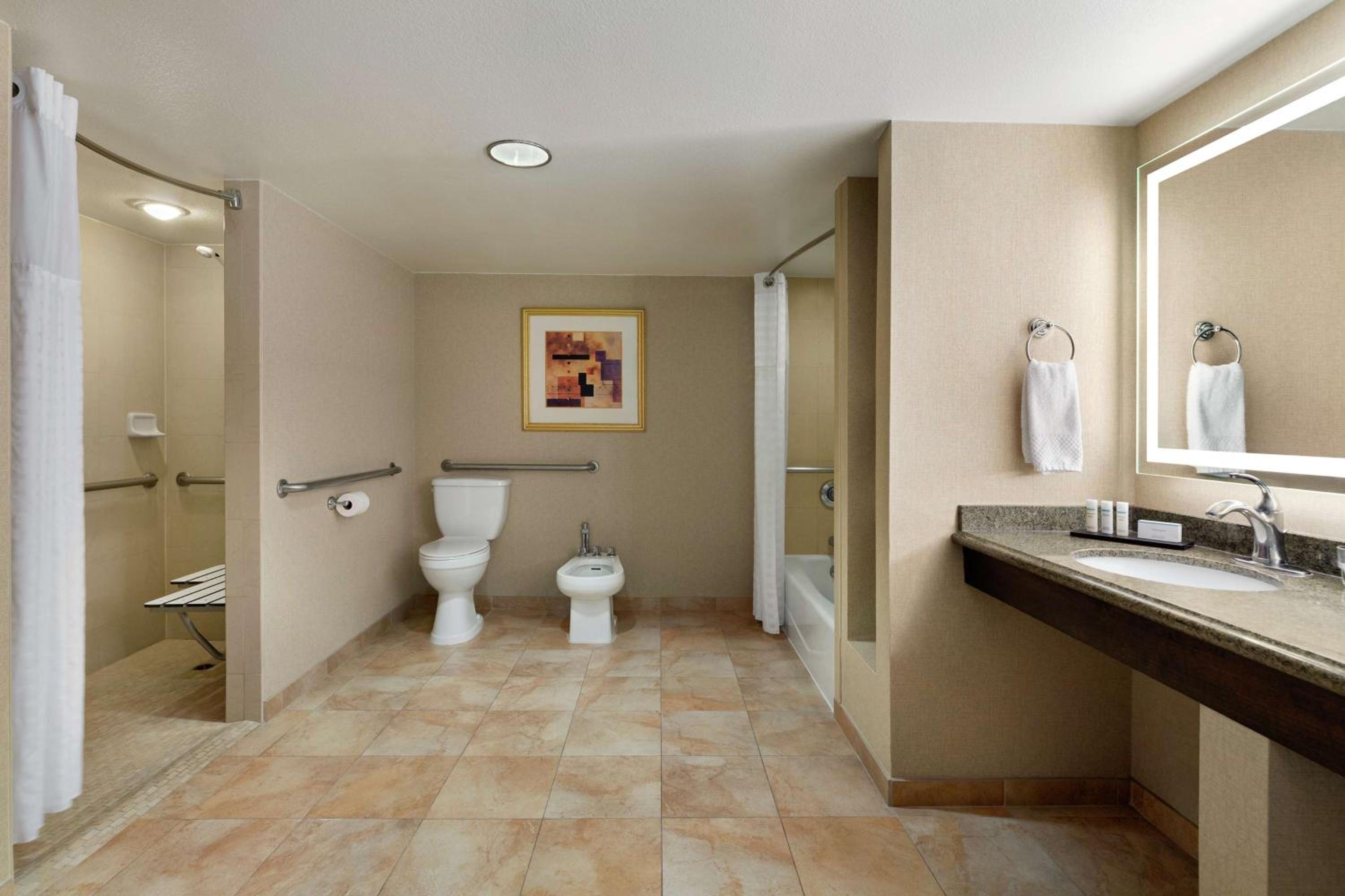 Double Room with Two Double Beds - Disability Access/Roll-In Shower/Non-Smoking - Photo 8
