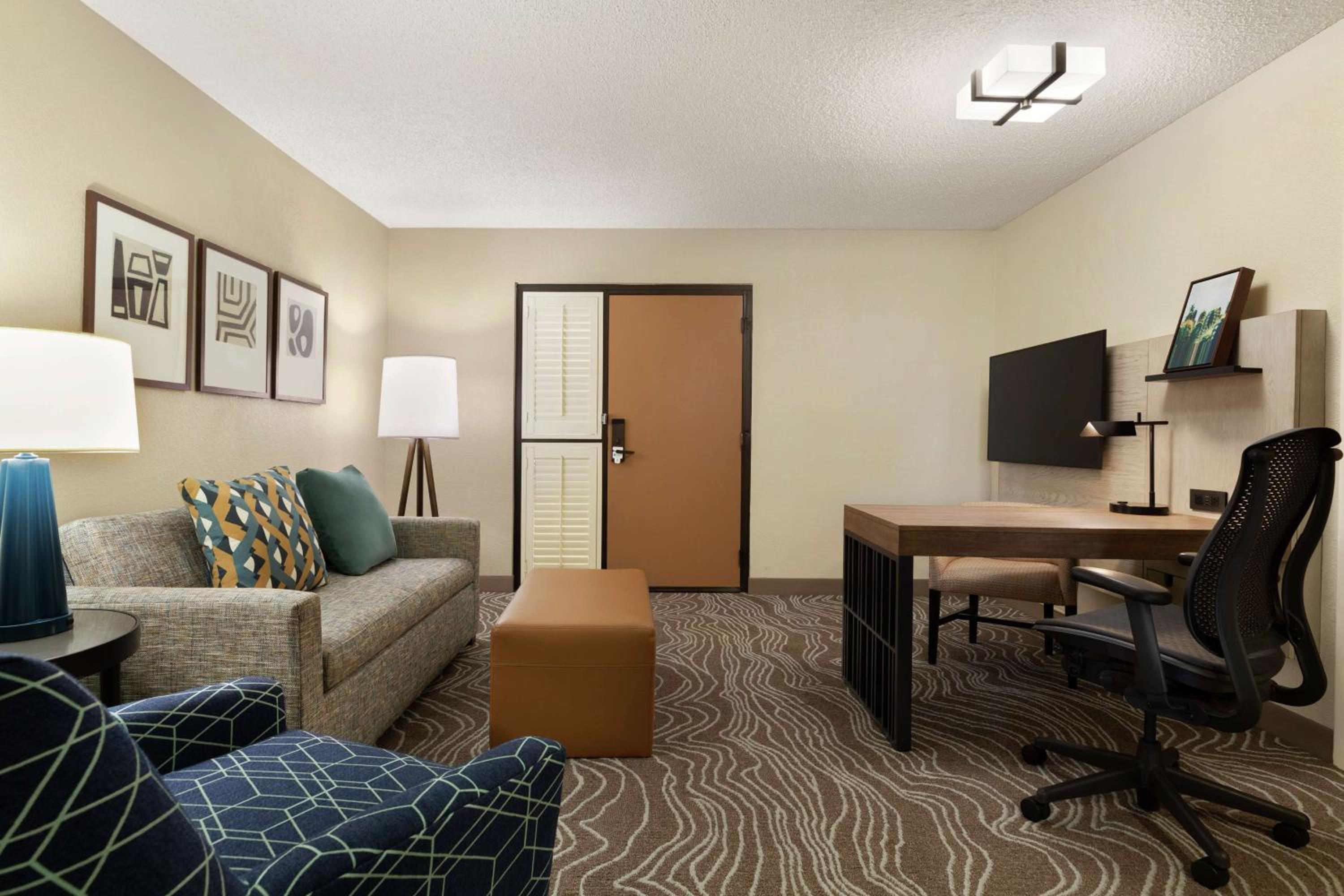 Double Room with Two Double Beds - Disability Access/Roll-In Shower/Non-Smoking - Photo 4
