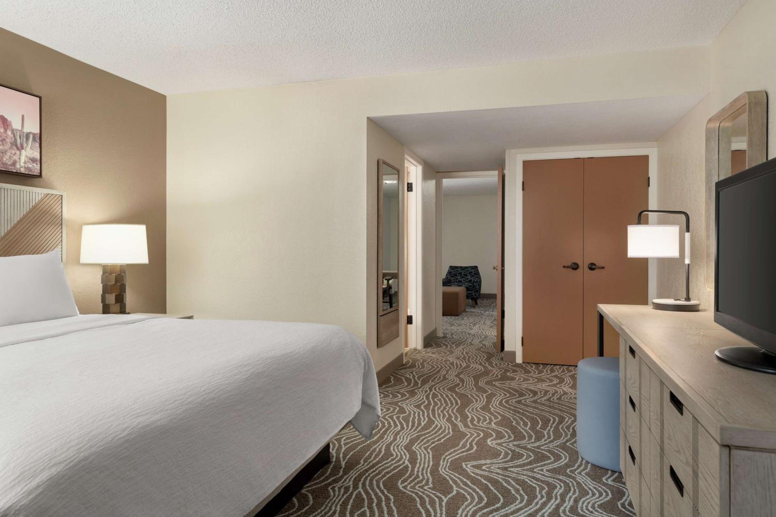 Two-Bedroom King Suite - Photo 3
