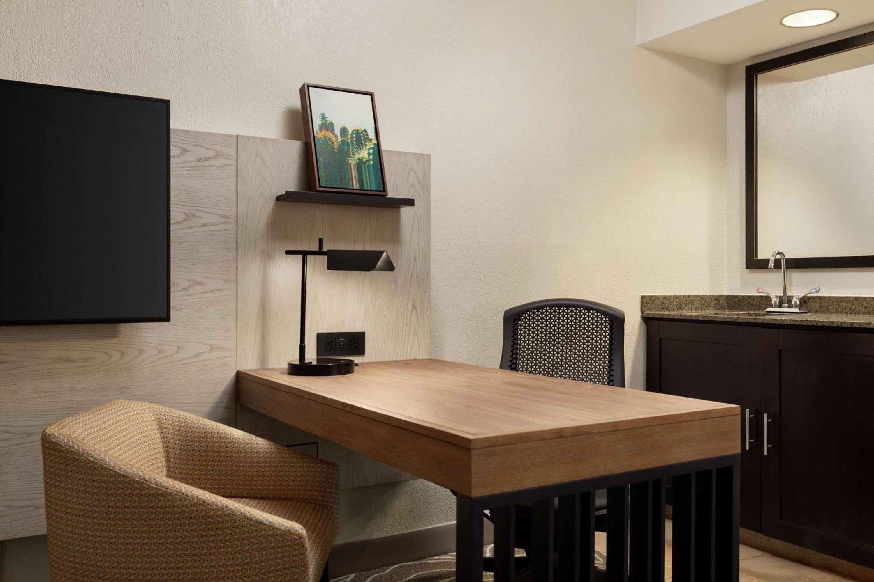 King Suite - Photo 3