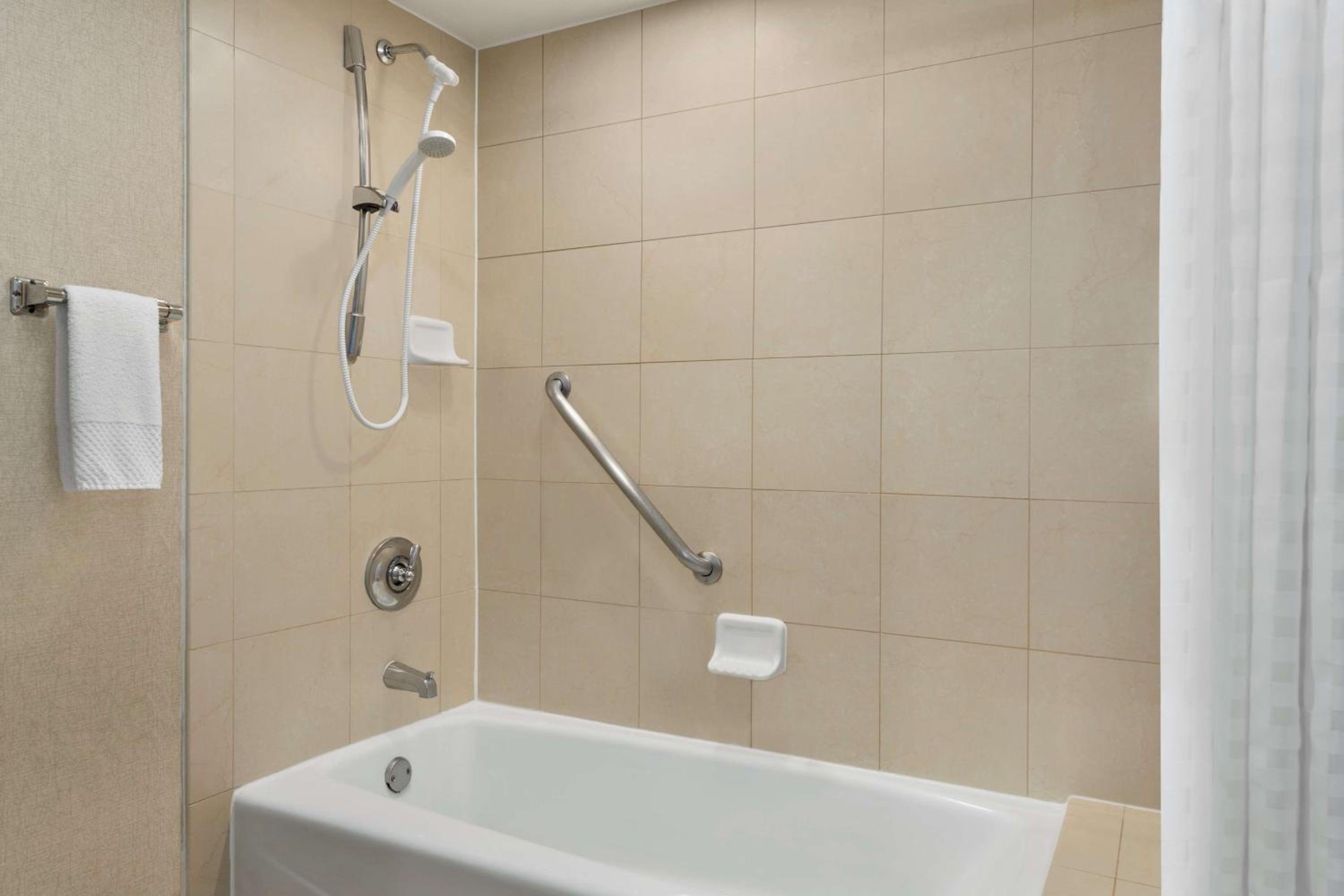 Double Room with Two Double Beds - Disability Access/Roll-In Shower/Non-Smoking - Photo 6