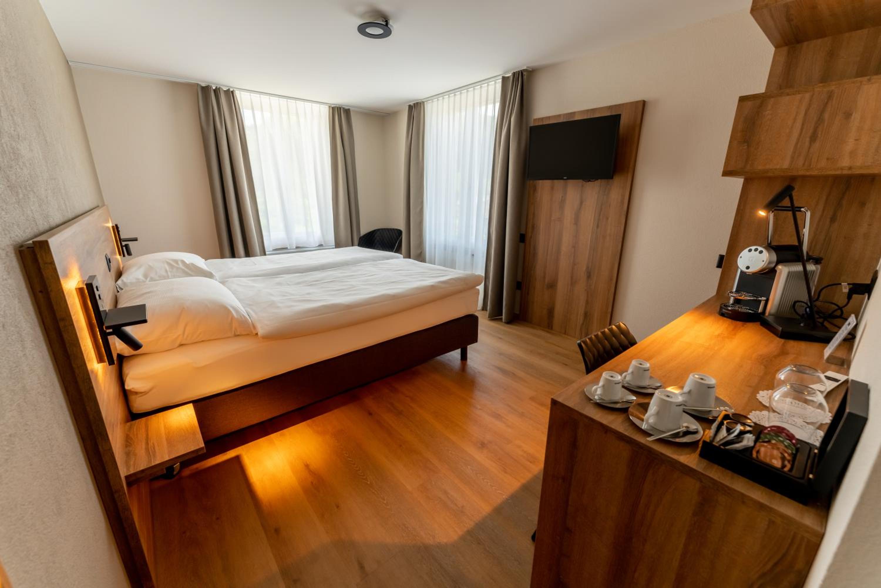 Double or Twin Room - Street Side - Photo 1