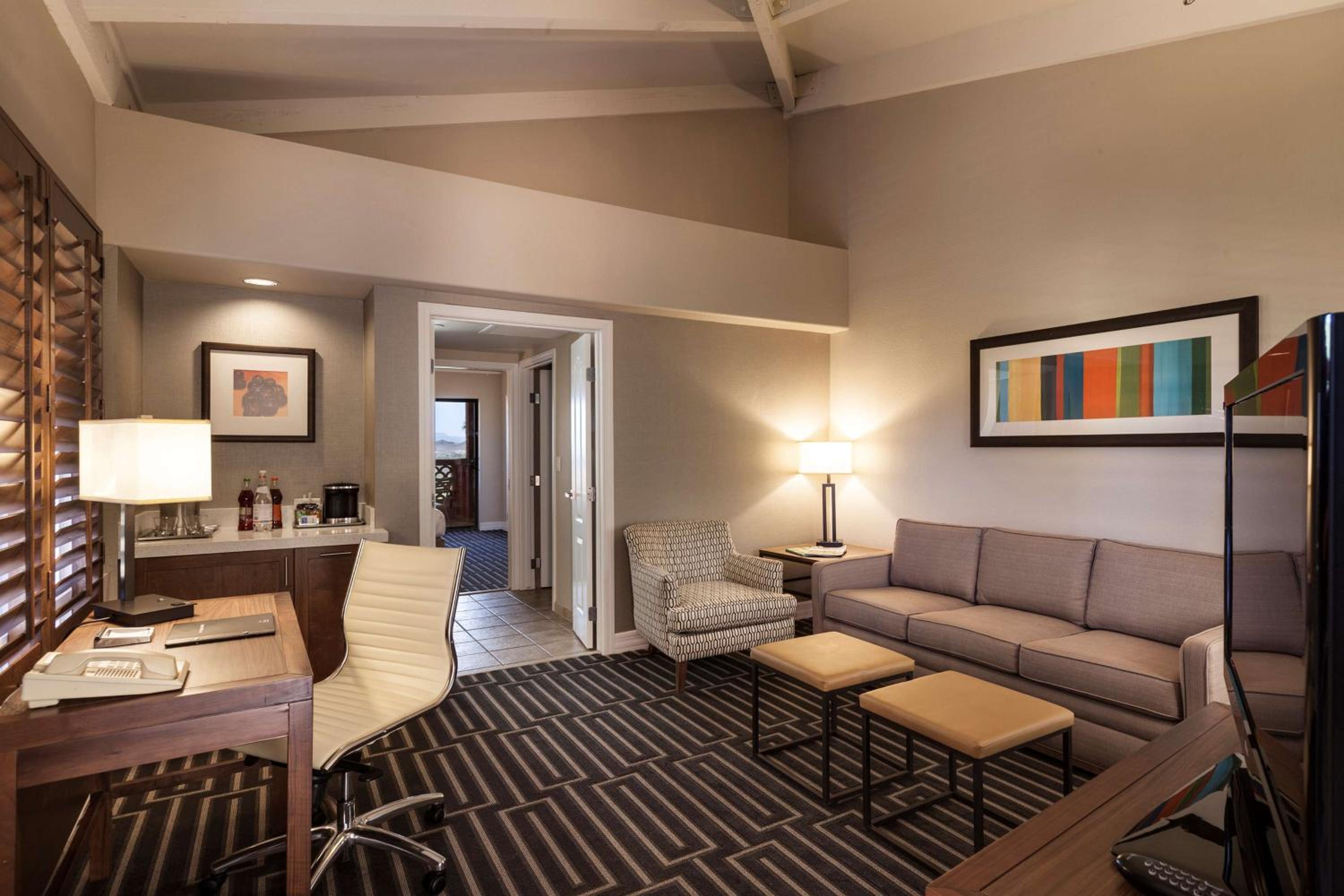 Superior King Suite photo 1