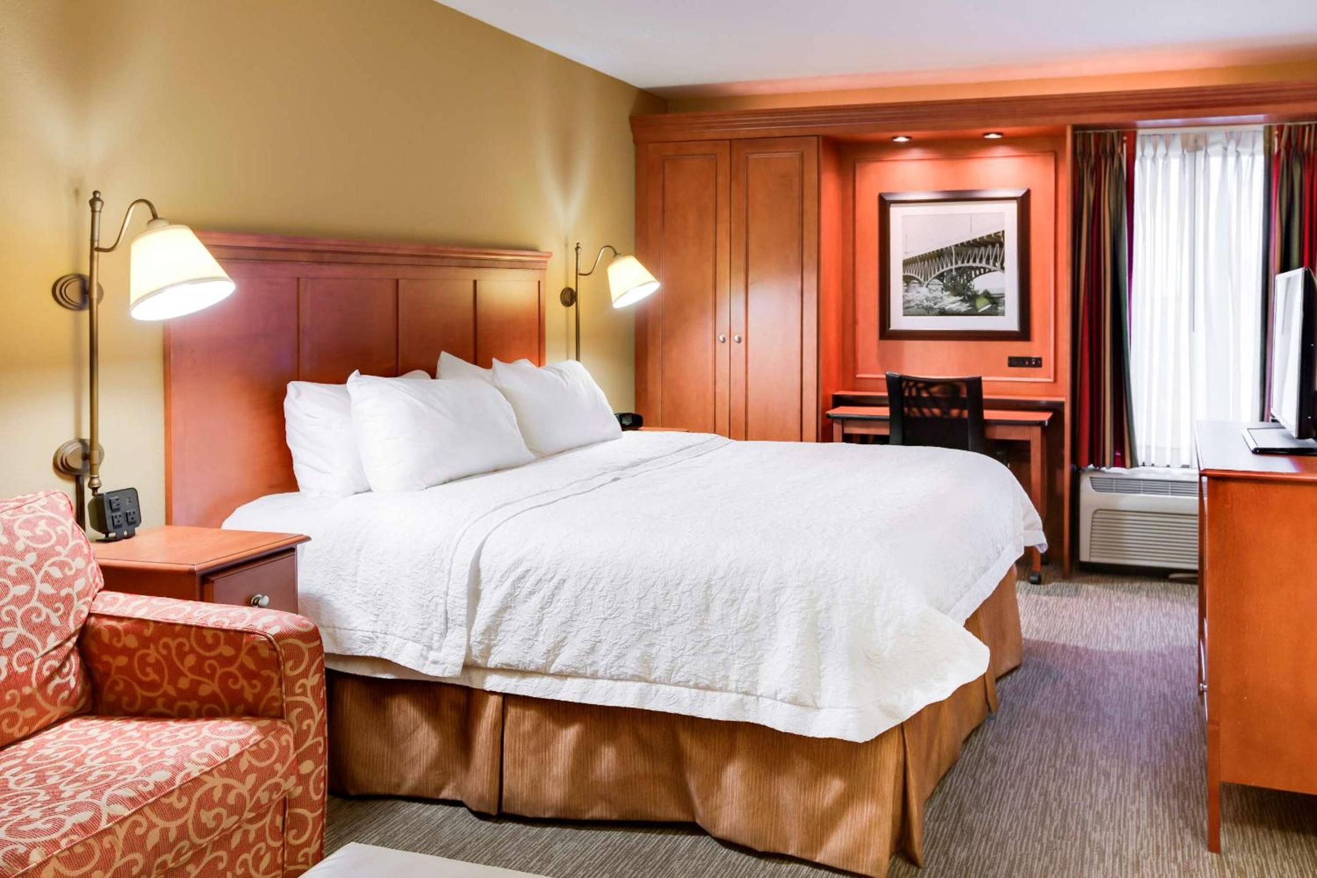 Executive King Room With Sofa Bed - Non-Smoking photo 1
