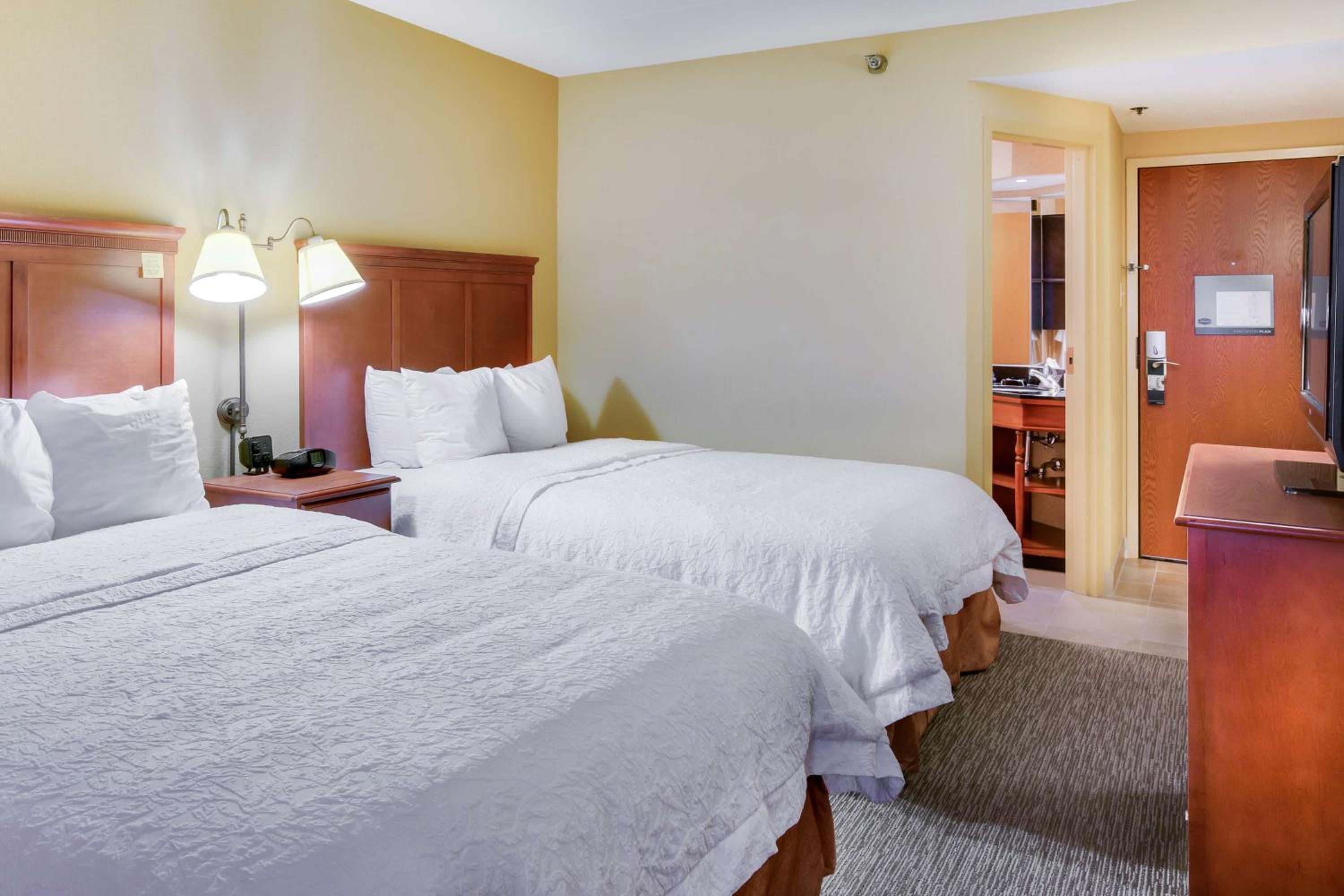 Queen Room With Two Queen Beds - Non-Smoking