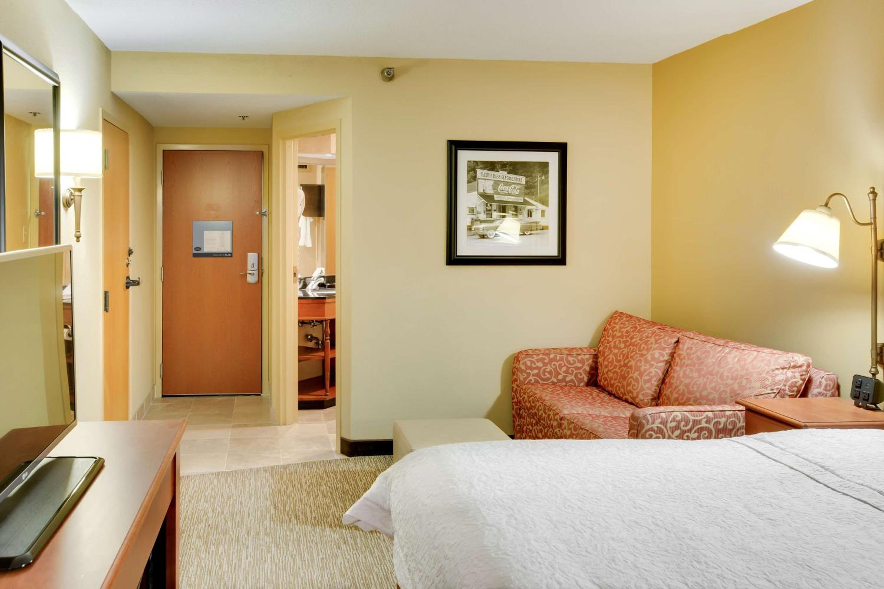 Executive King Room With Sofa Bed - Non-Smoking photo 3
