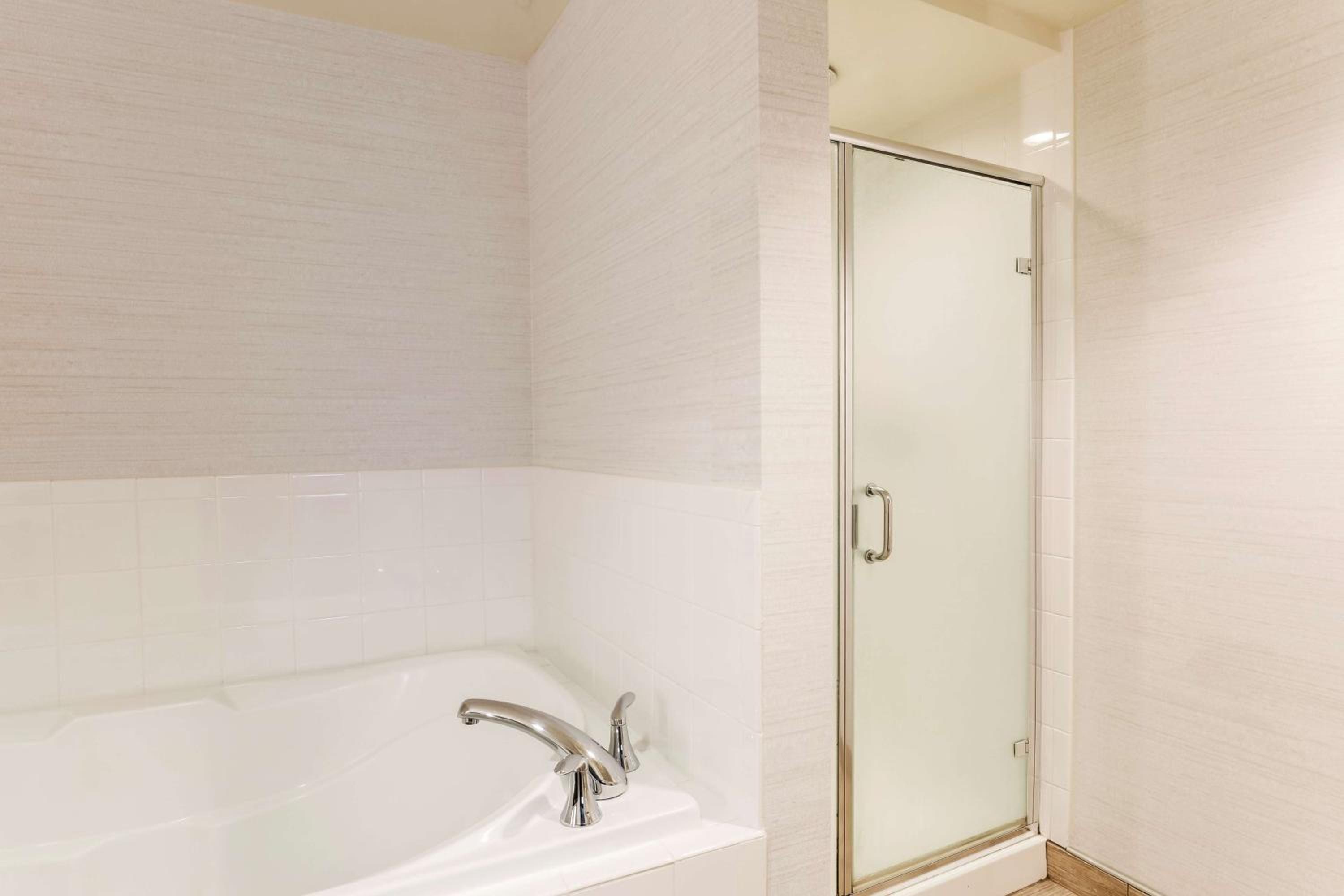 One-Bedroom King Suite - Photo 2