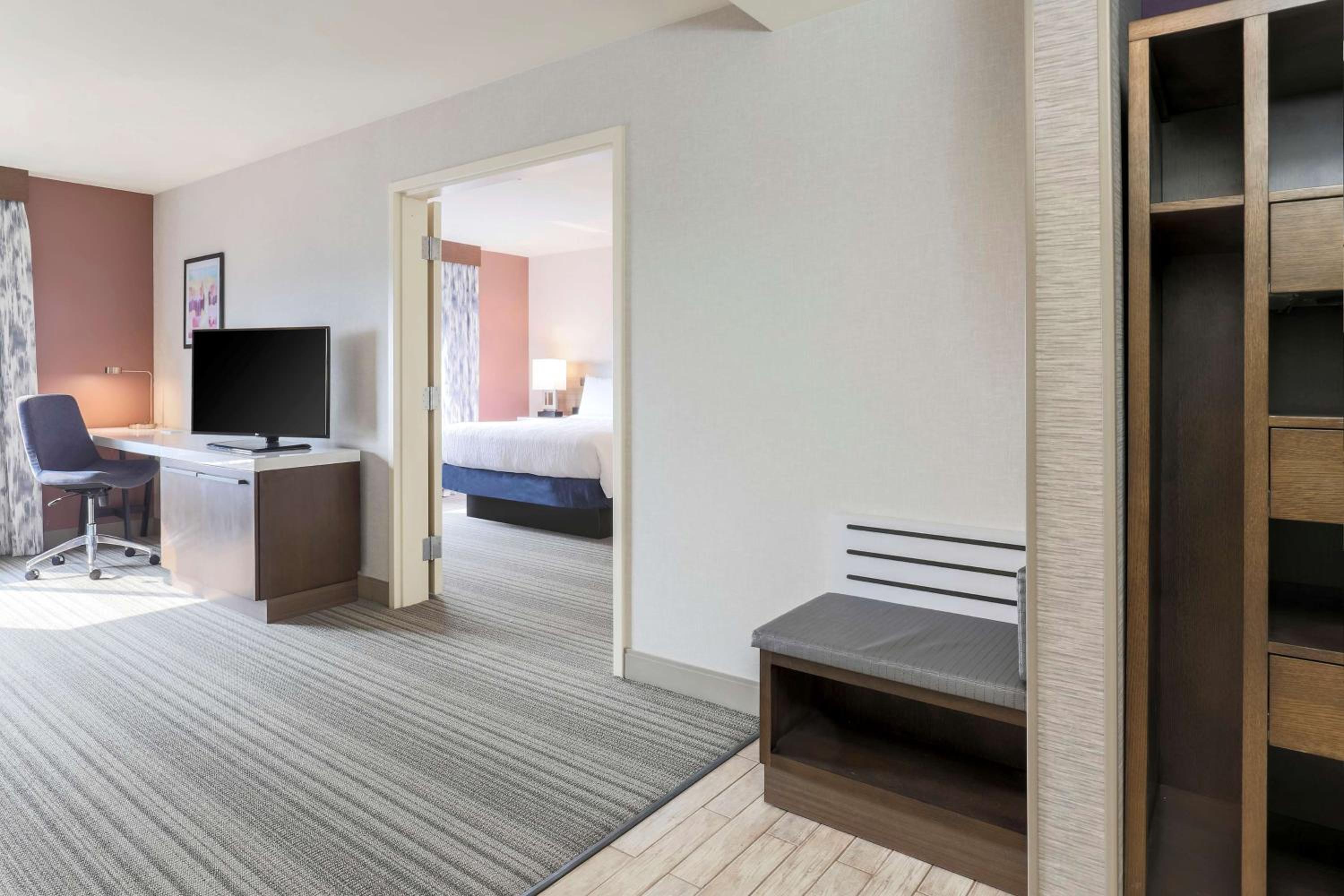 One-Bedroom King Suite - Photo 5