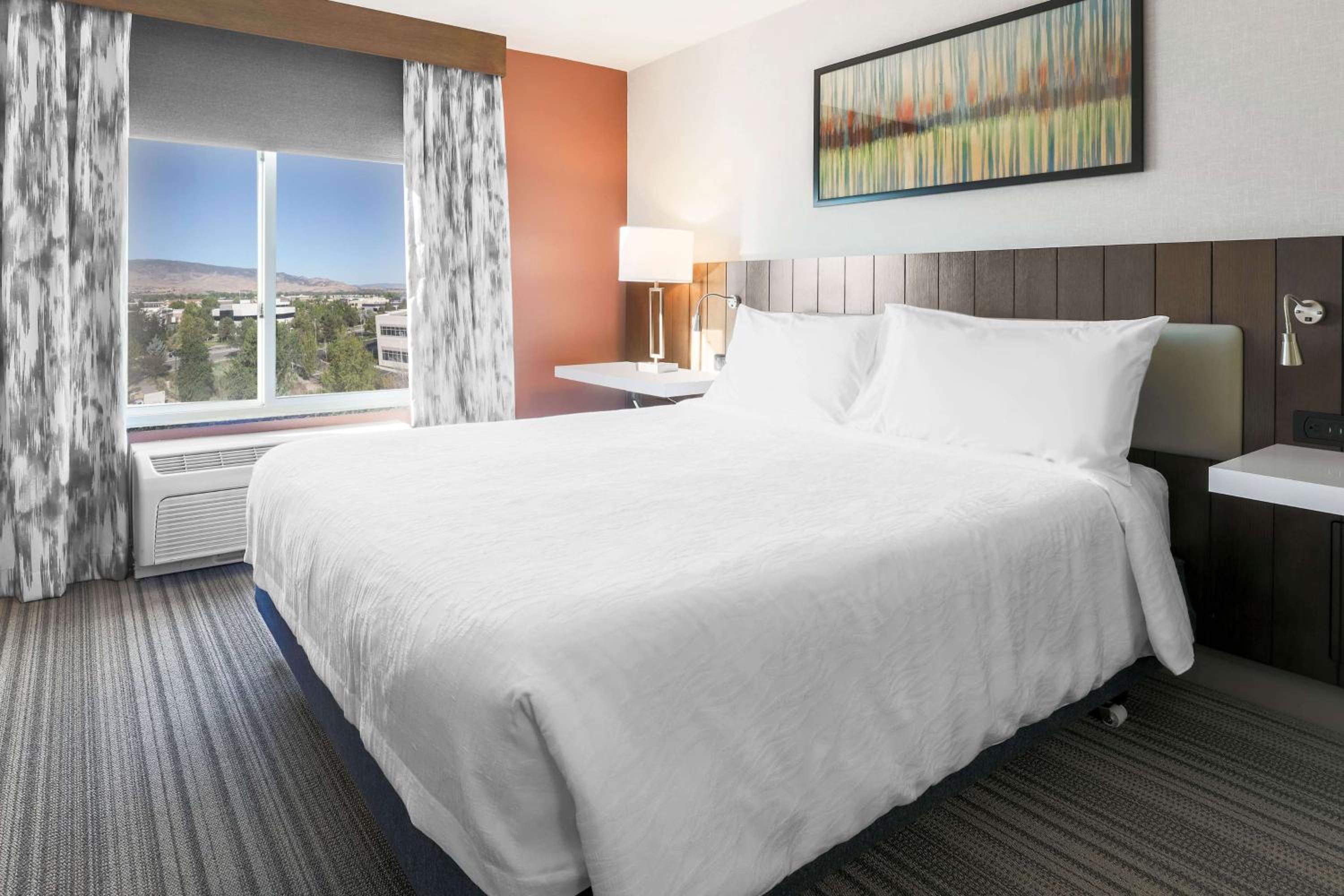 King Room with Whirlpool - Photo 4