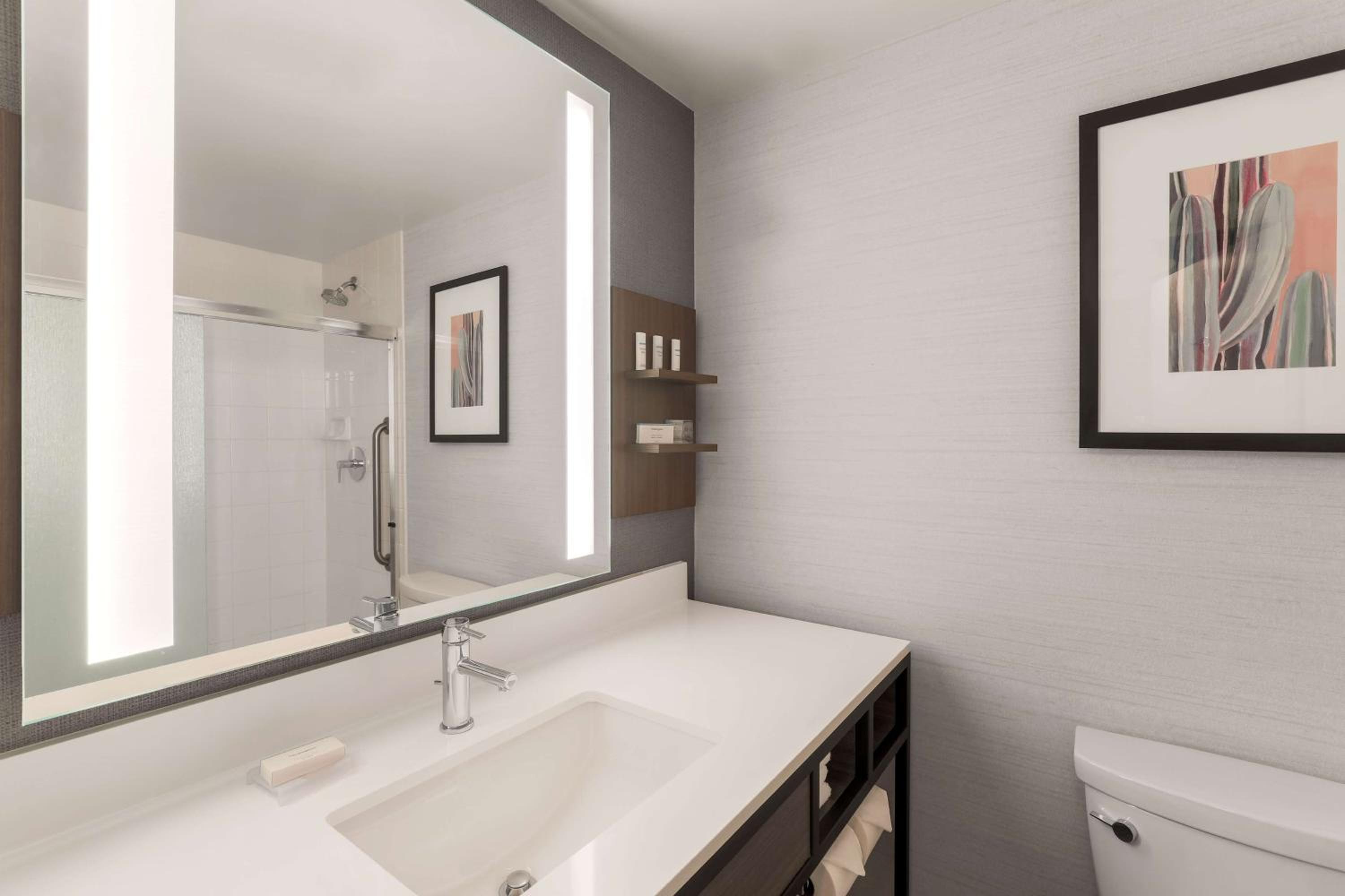 King Room with Whirlpool - Photo 3