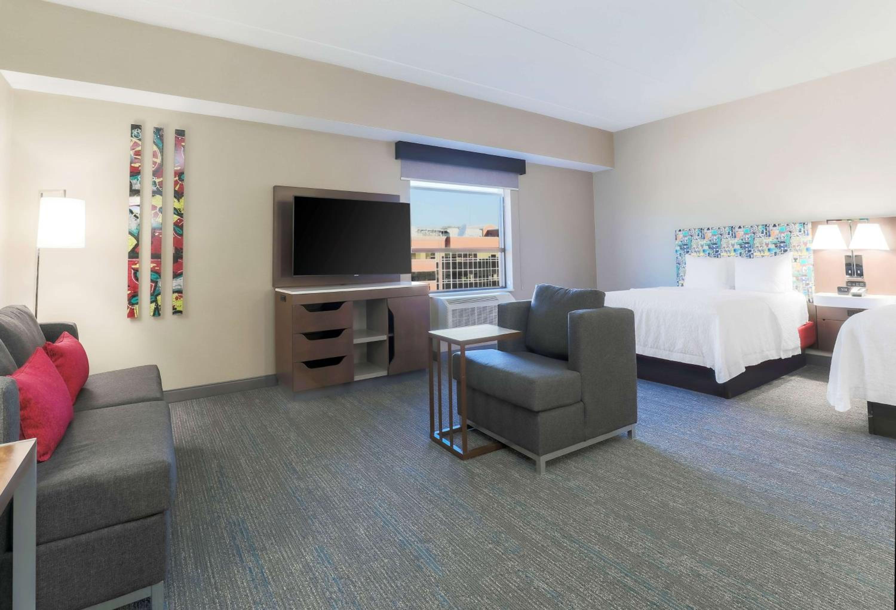 Studio Suite with Two Queen Beds and Sofa Bed - Non-Smoking - Photo 2