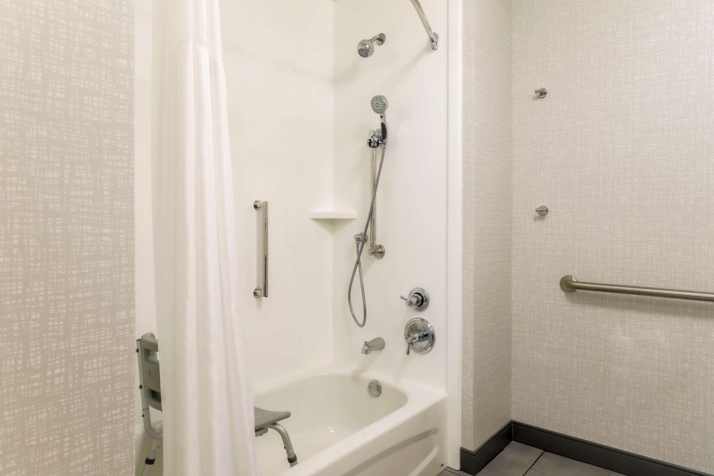 Queen Room with Two Queen Beds - Mobility and Hearing Access/Non-Smoking - Photo 3