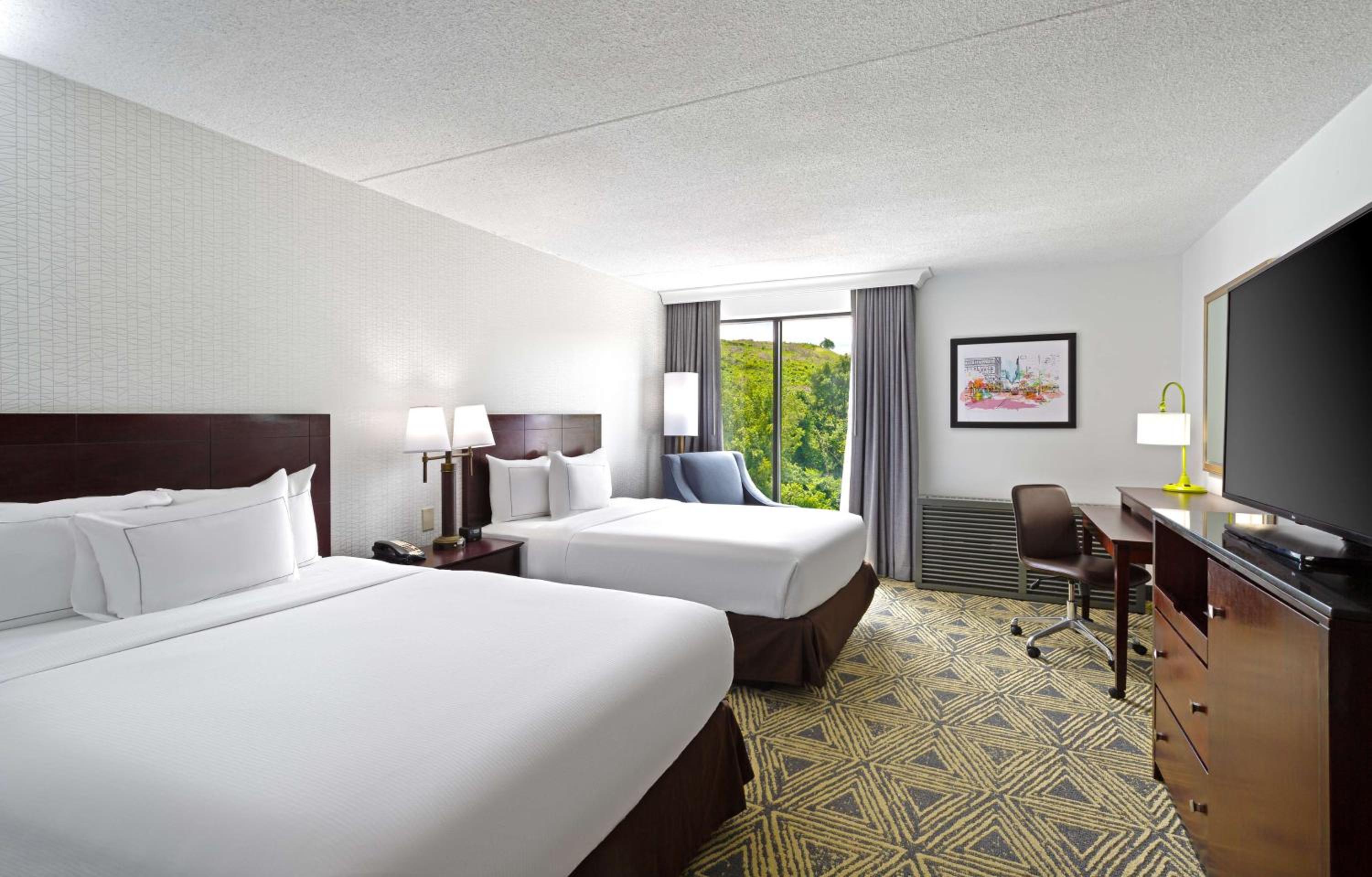 Queen Room with Two Queen Beds - Non-Smoking photo 1
