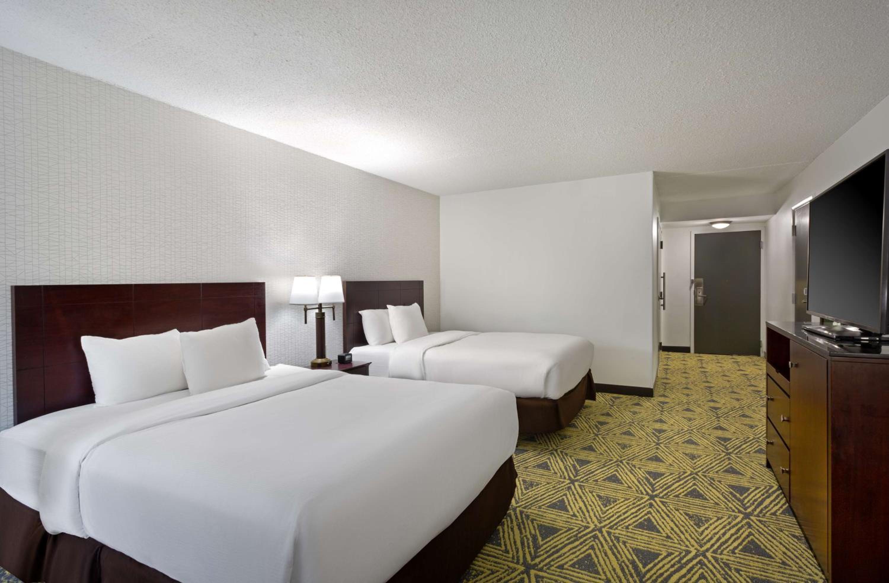 Queen Room with Two Queen Beds and Patio - Non-Smoking photo 1